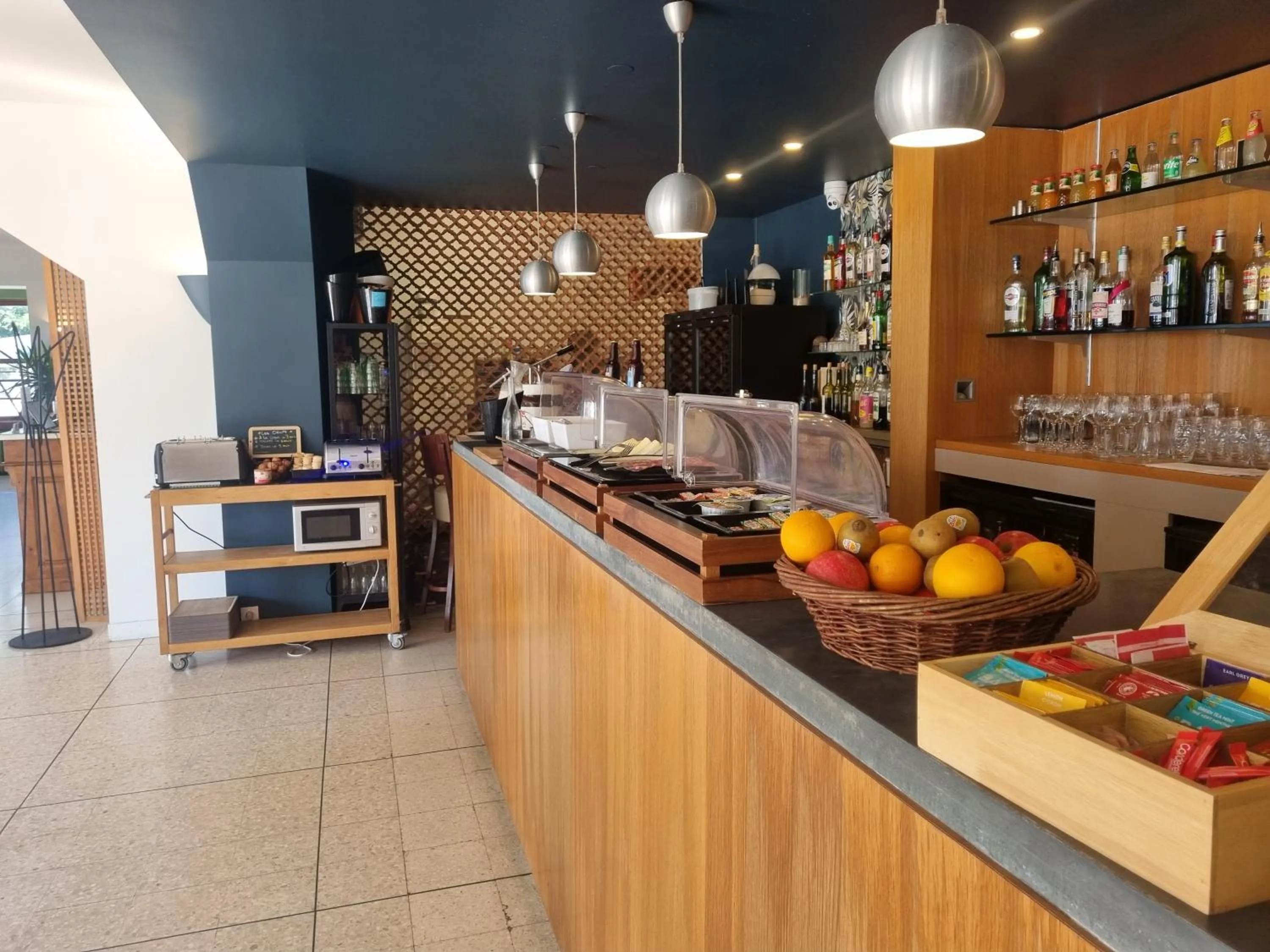 Buffet breakfast in Hôtel du Midi Plage