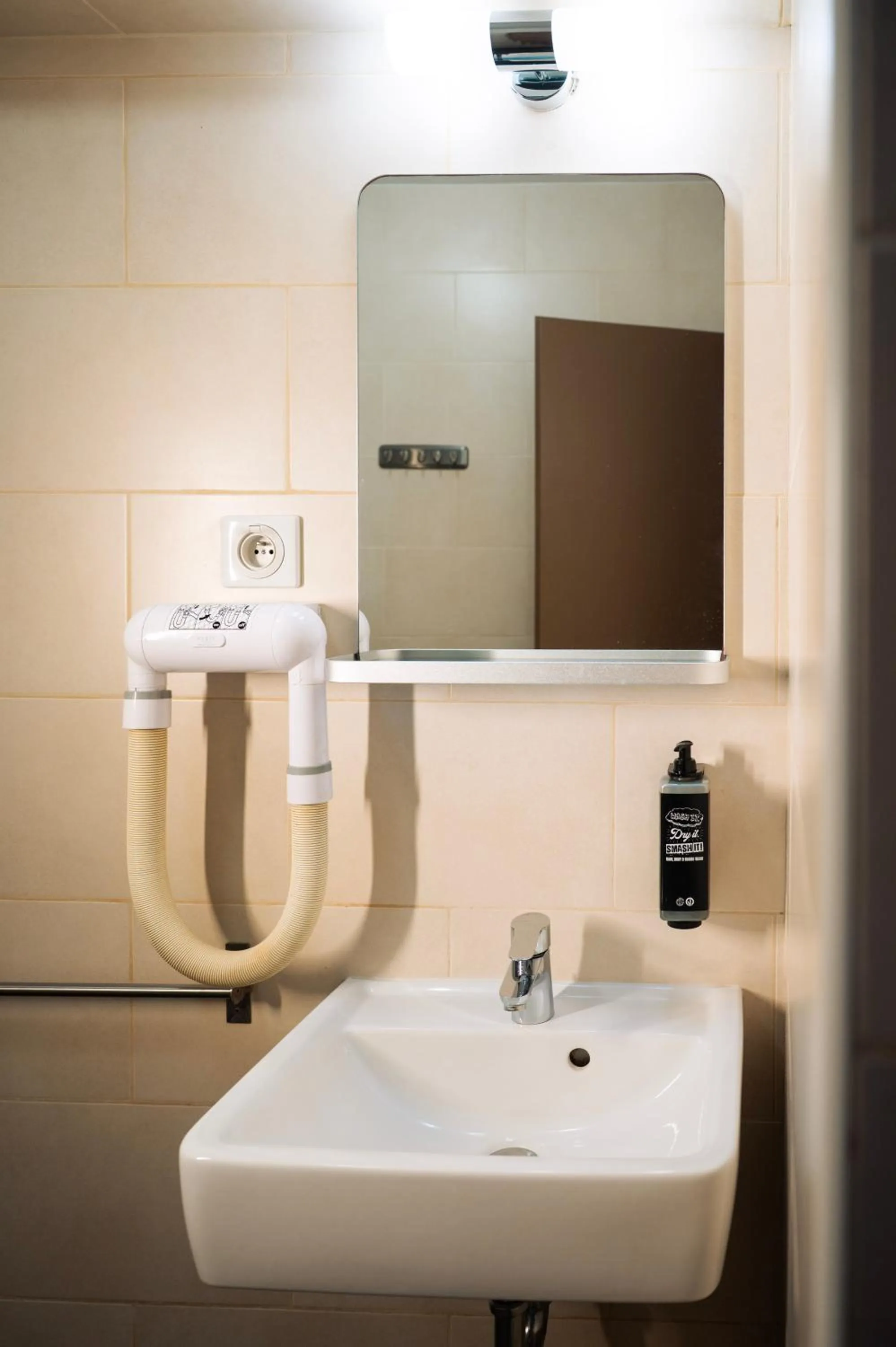 Bathroom in Hôtel du Midi Plage