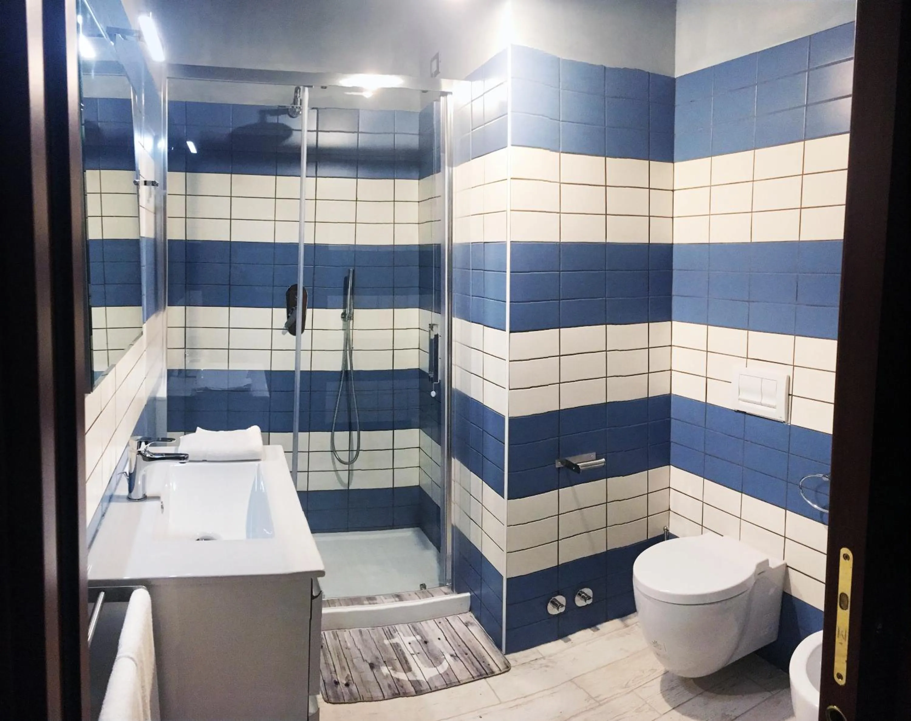 Shower in Racconti di Mare - 5 Terre JRE