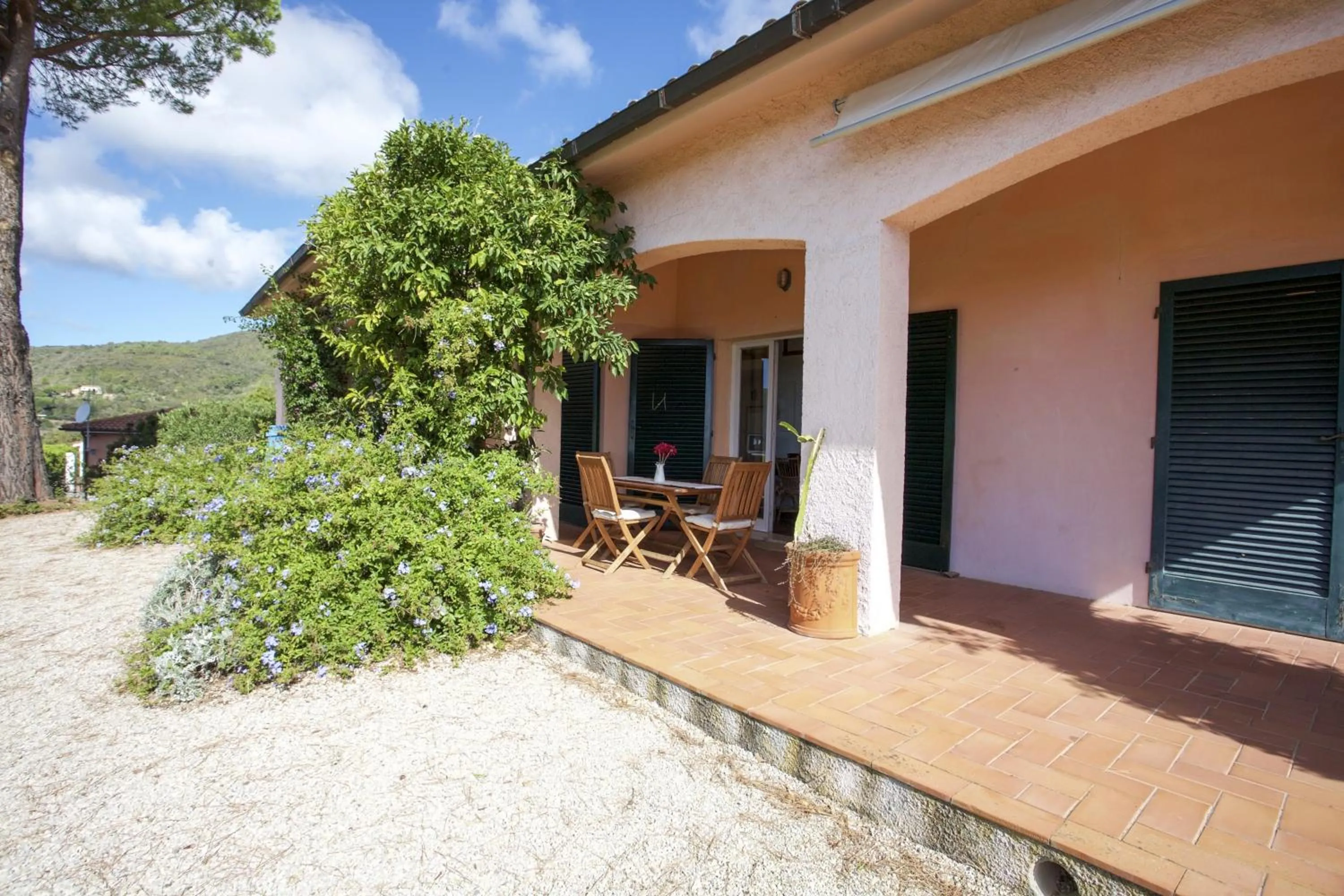 Property building in Villino Lacona