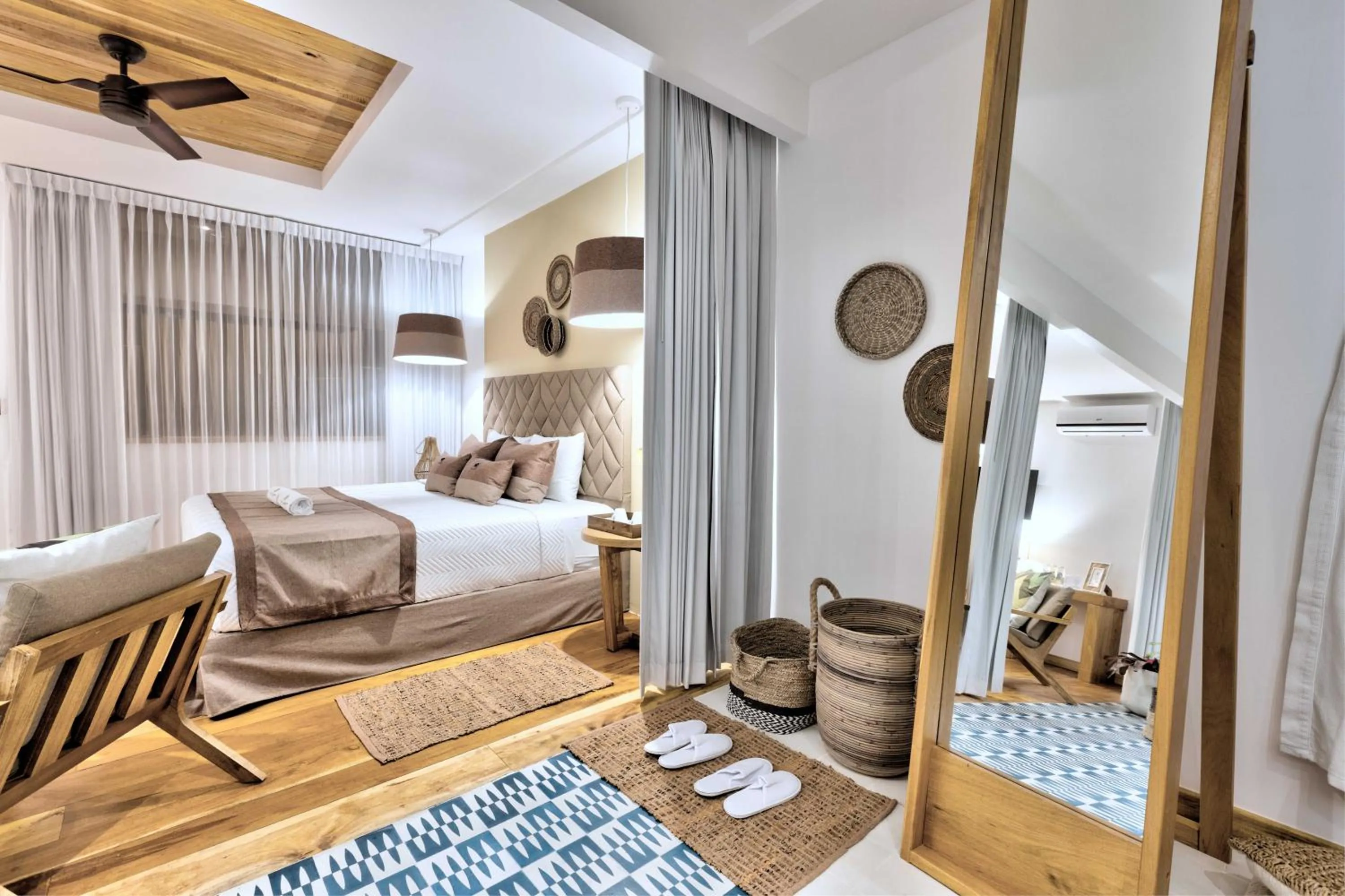 Photo of the whole room, Bed in Umami Hotel - Adults Only