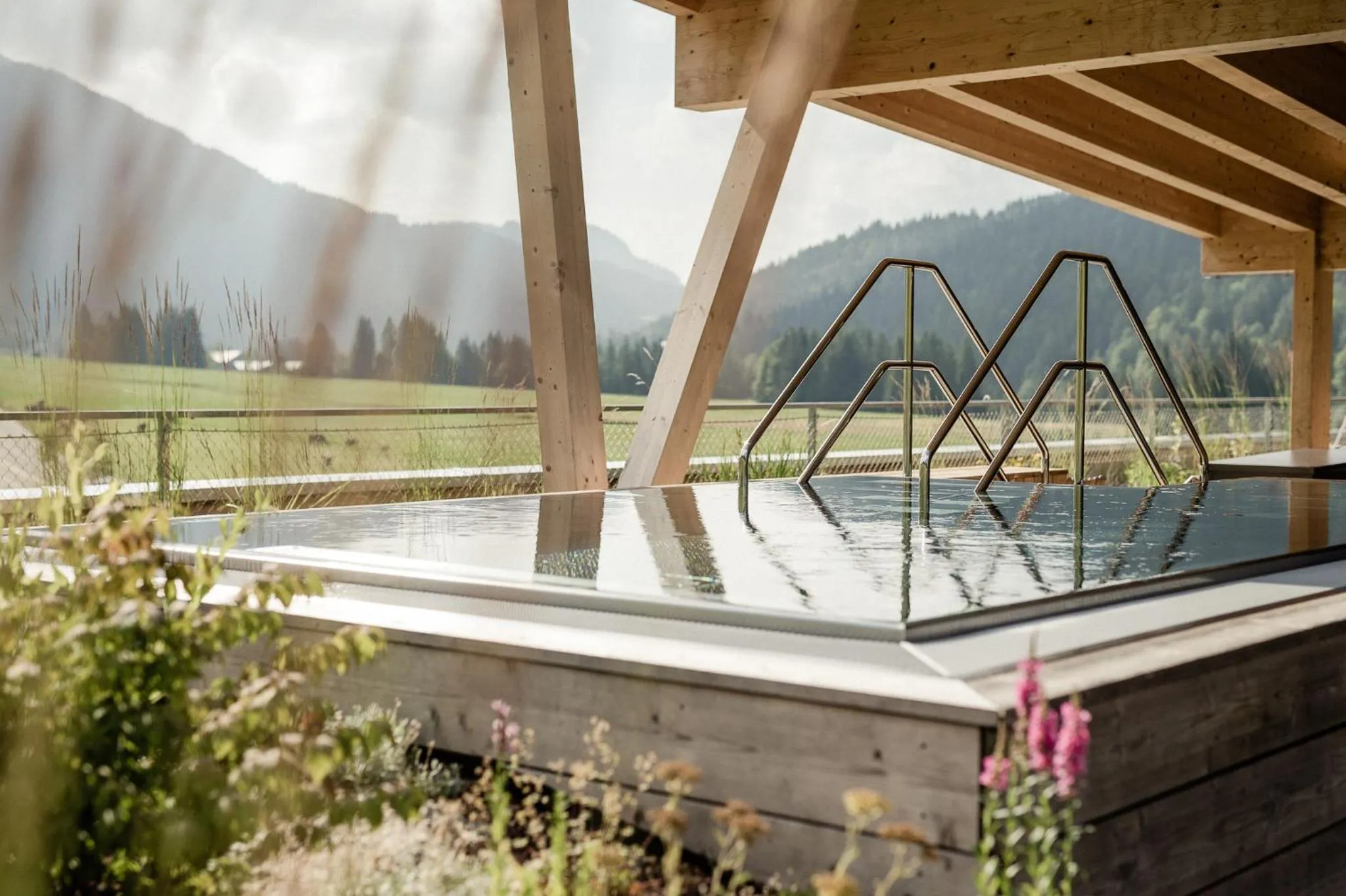 Pool view in HUBERTUS Mountain Refugio Allgäu