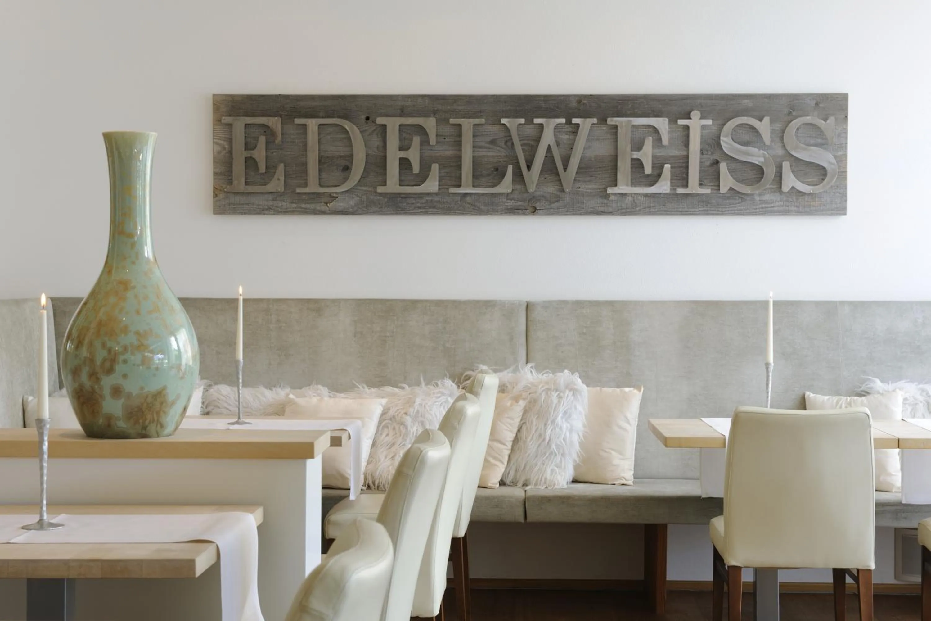 Decorative detail in HUBERTUS Mountain Refugio Allgäu