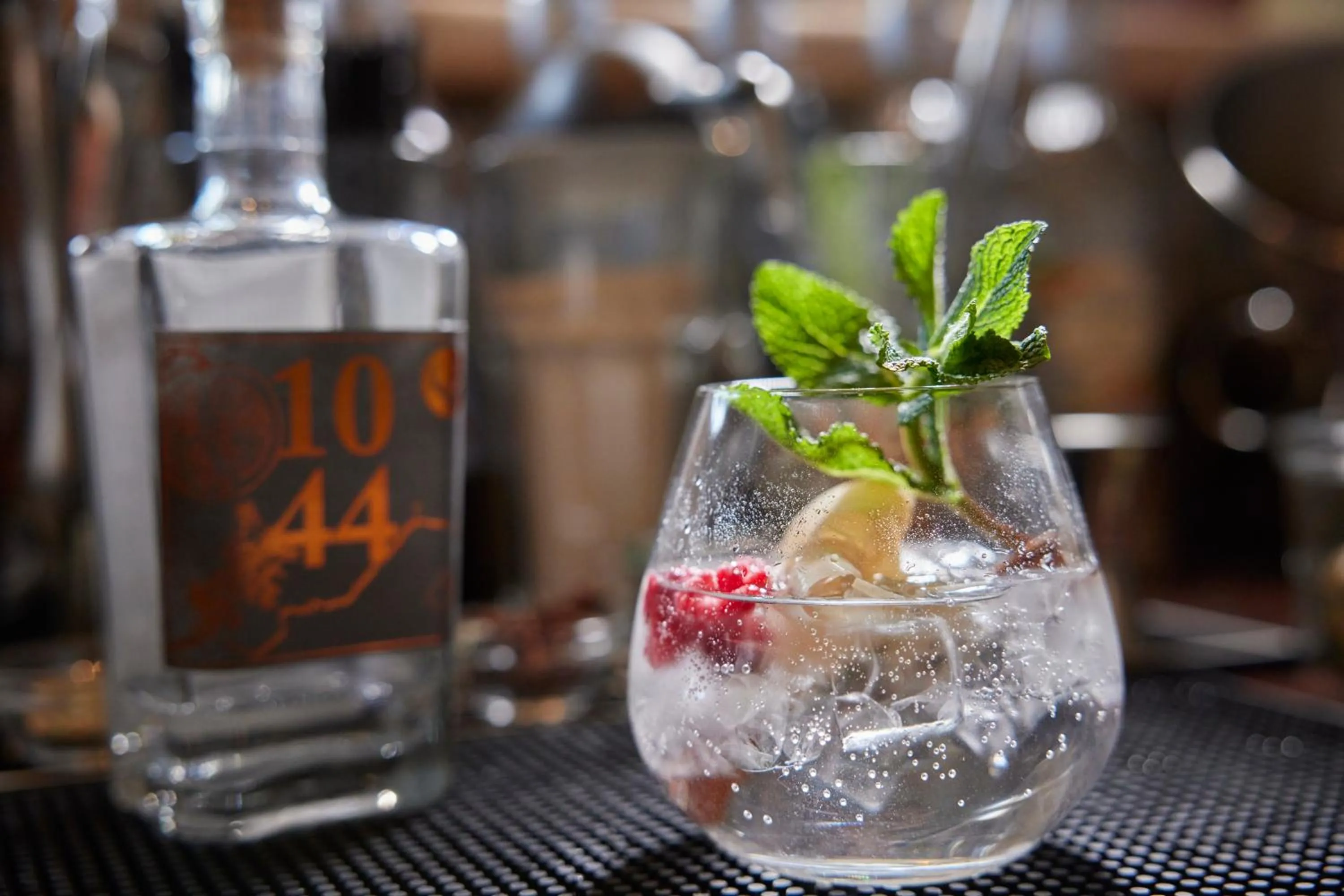 Lounge or bar in HUBERTUS Mountain Refugio Allgäu