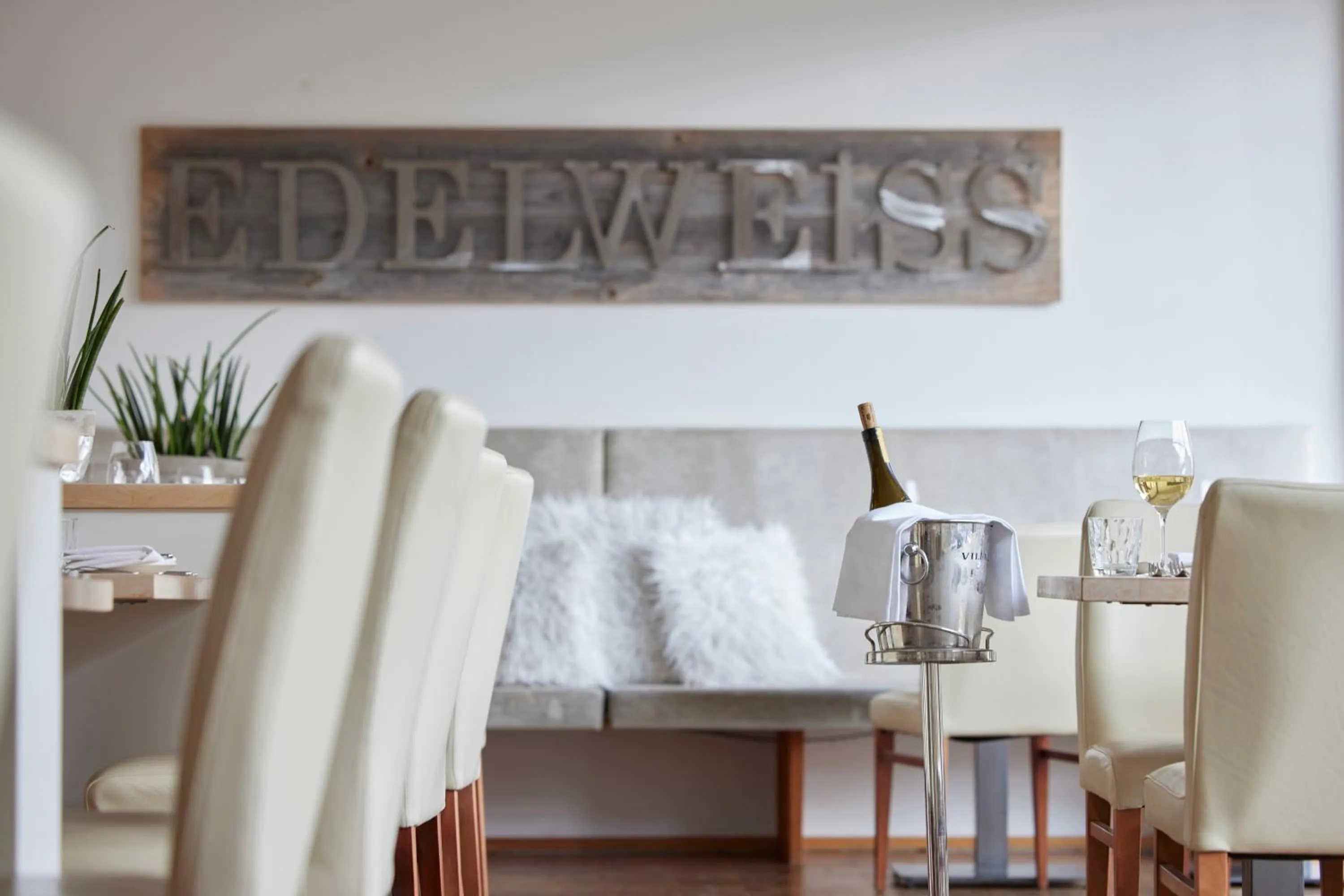 Restaurant/places to eat in HUBERTUS Mountain Refugio Allgäu