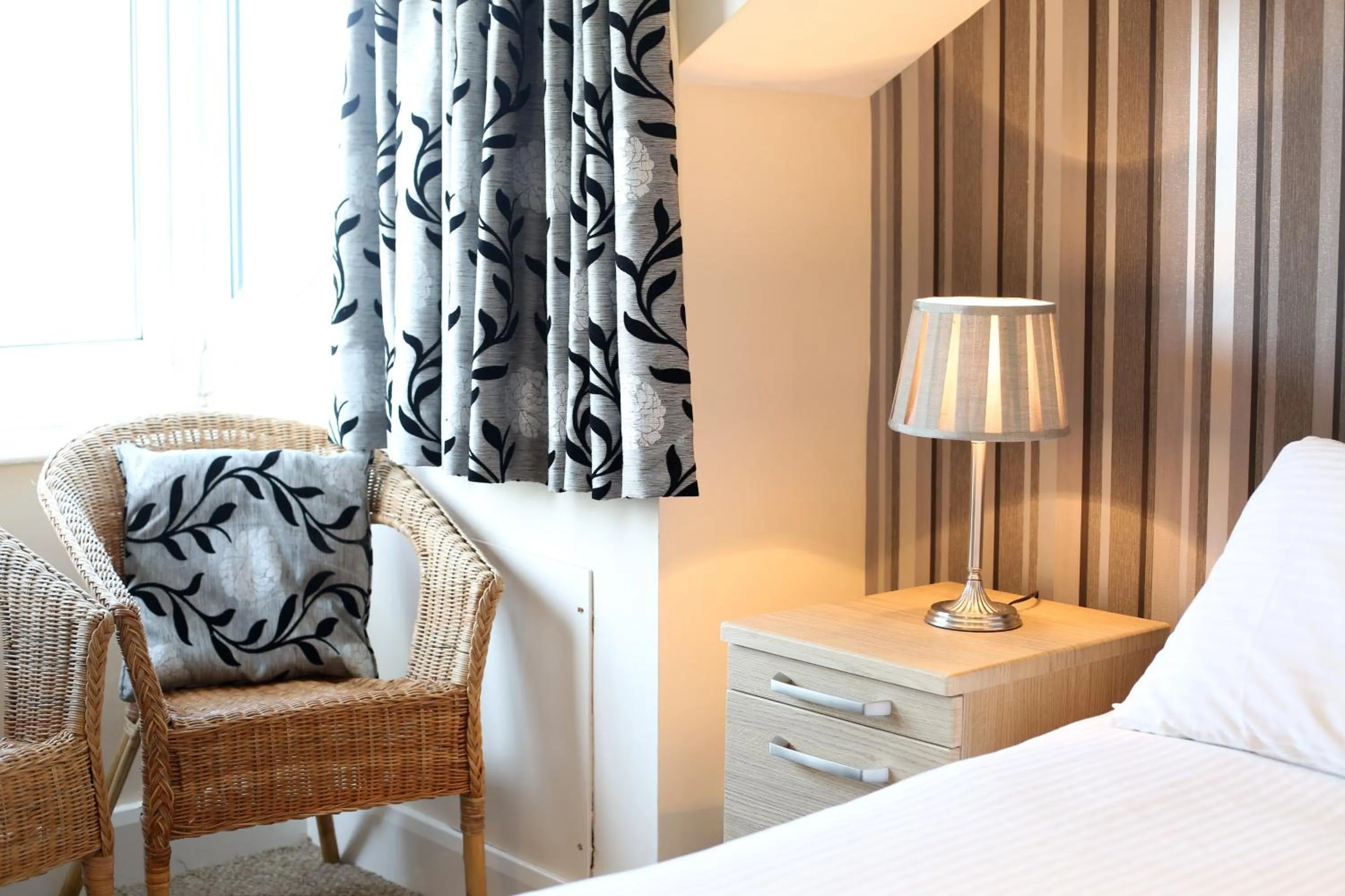 Seating area, Bed in Riviera Guesthouse