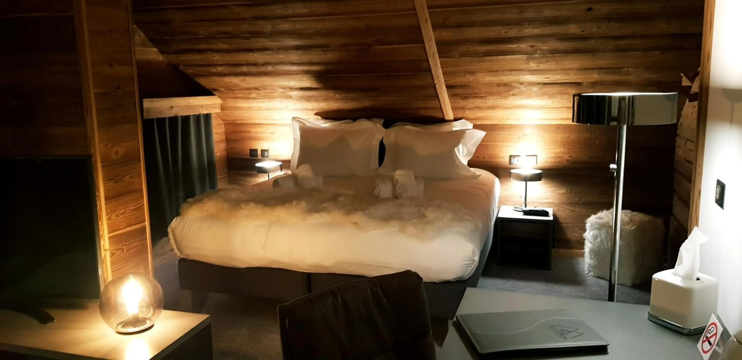 Bed in Chalet Marano Restaurant & Spa
