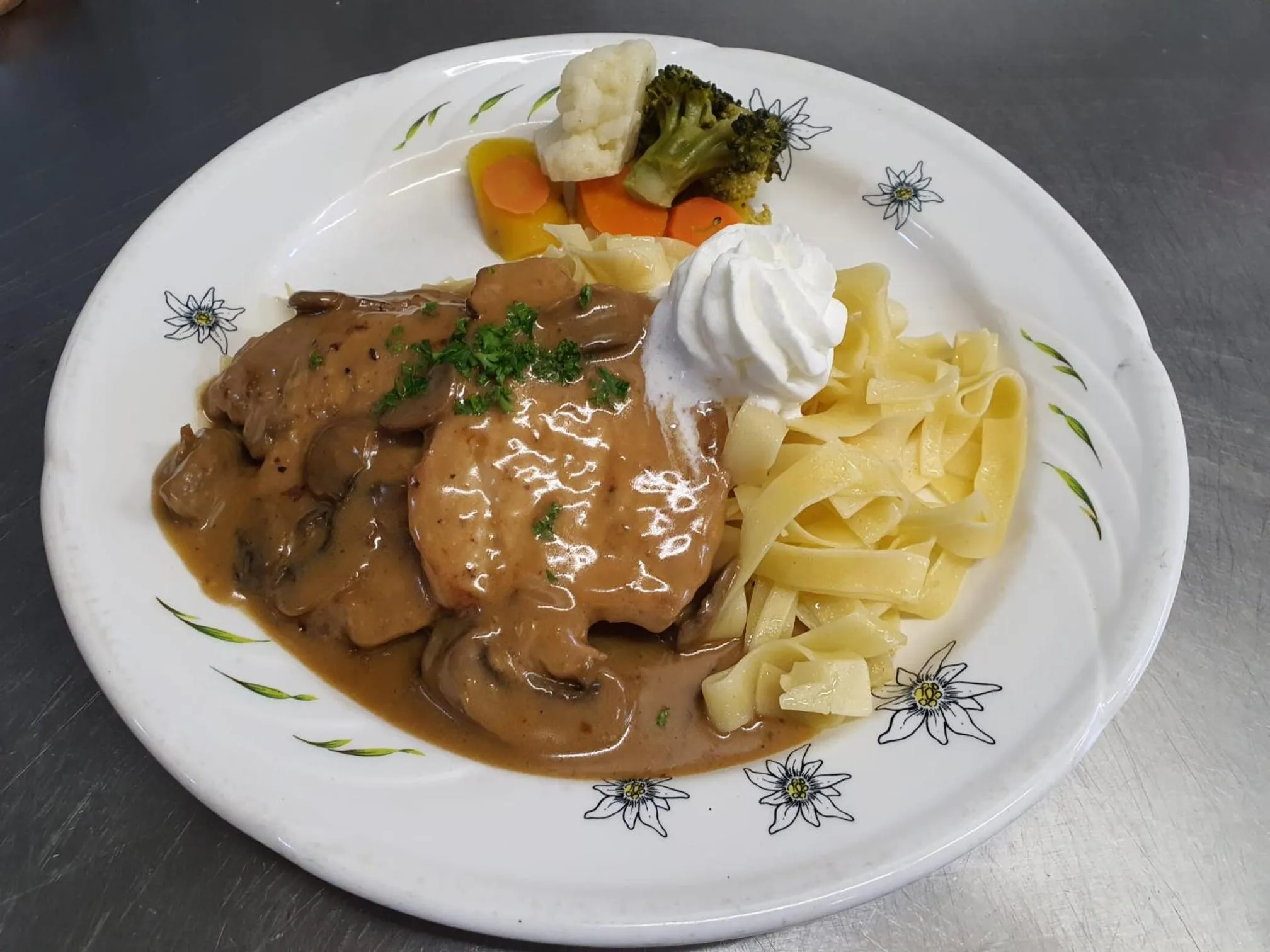 Food and drinks in Hotel-Restaurant-Linde