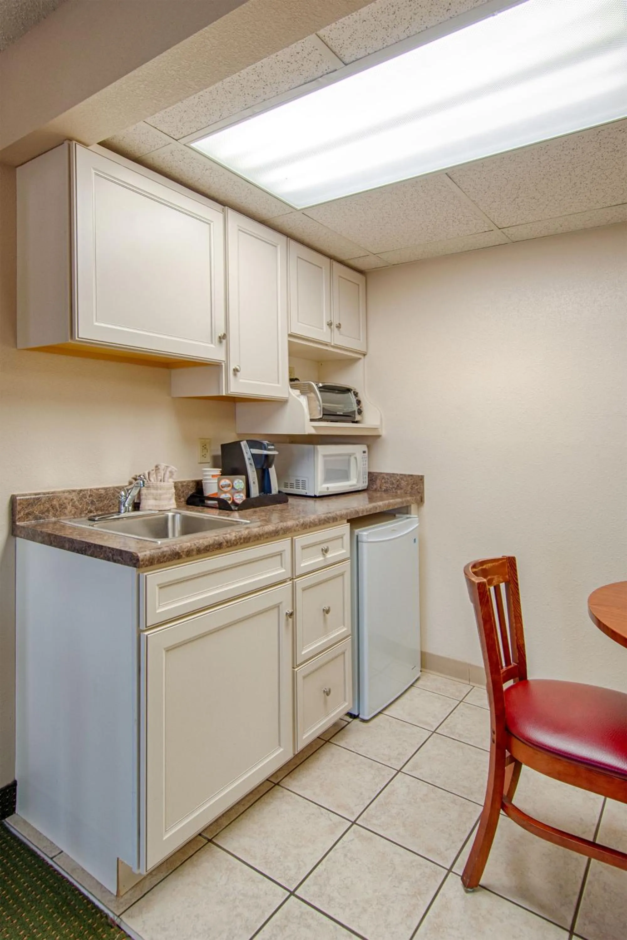 Kitchen or kitchenette in Park Tower Inn
