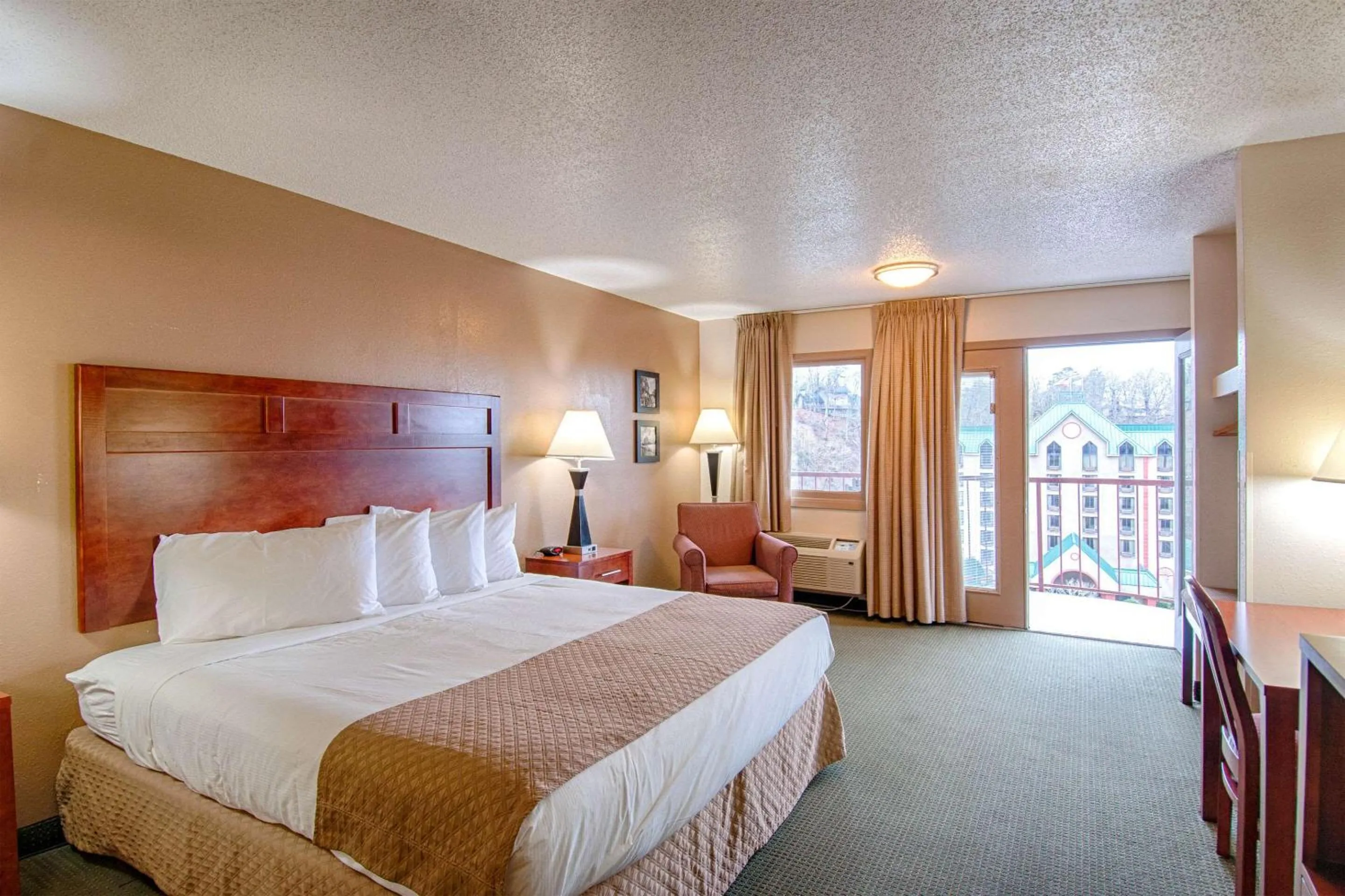 Bedroom, Bed in Park Tower Inn