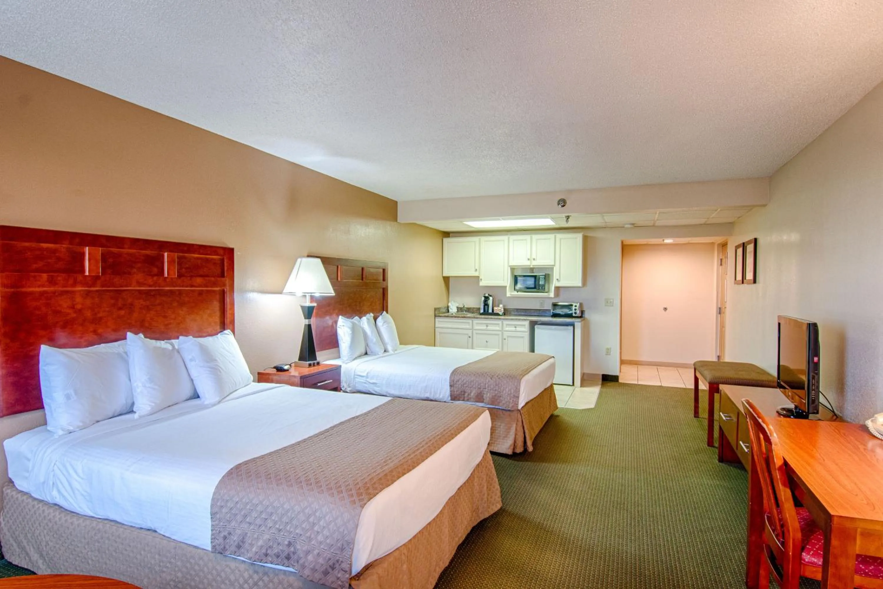 Photo of the whole room, Bed in Park Tower Inn