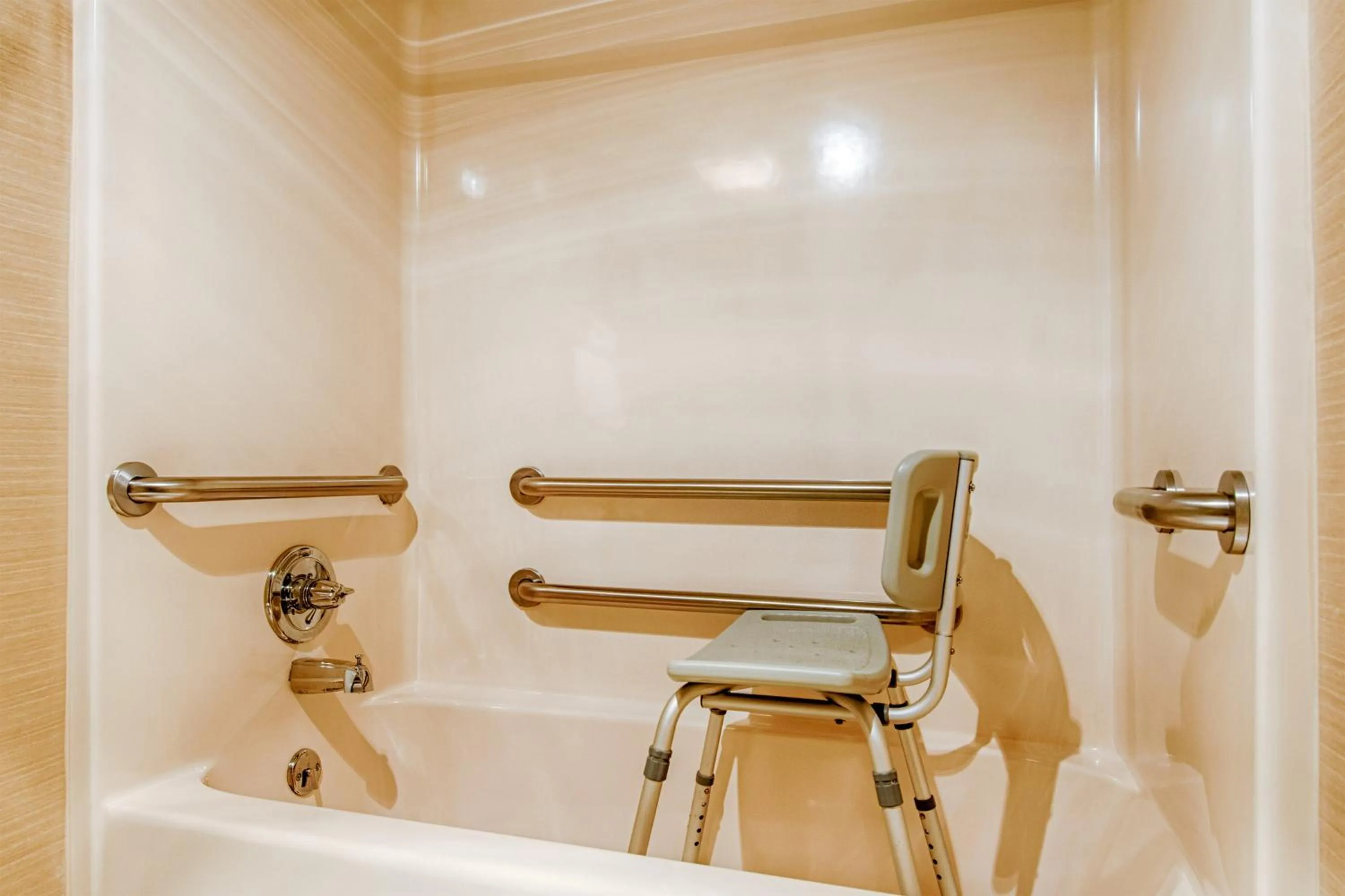 Bathroom in Park Tower Inn