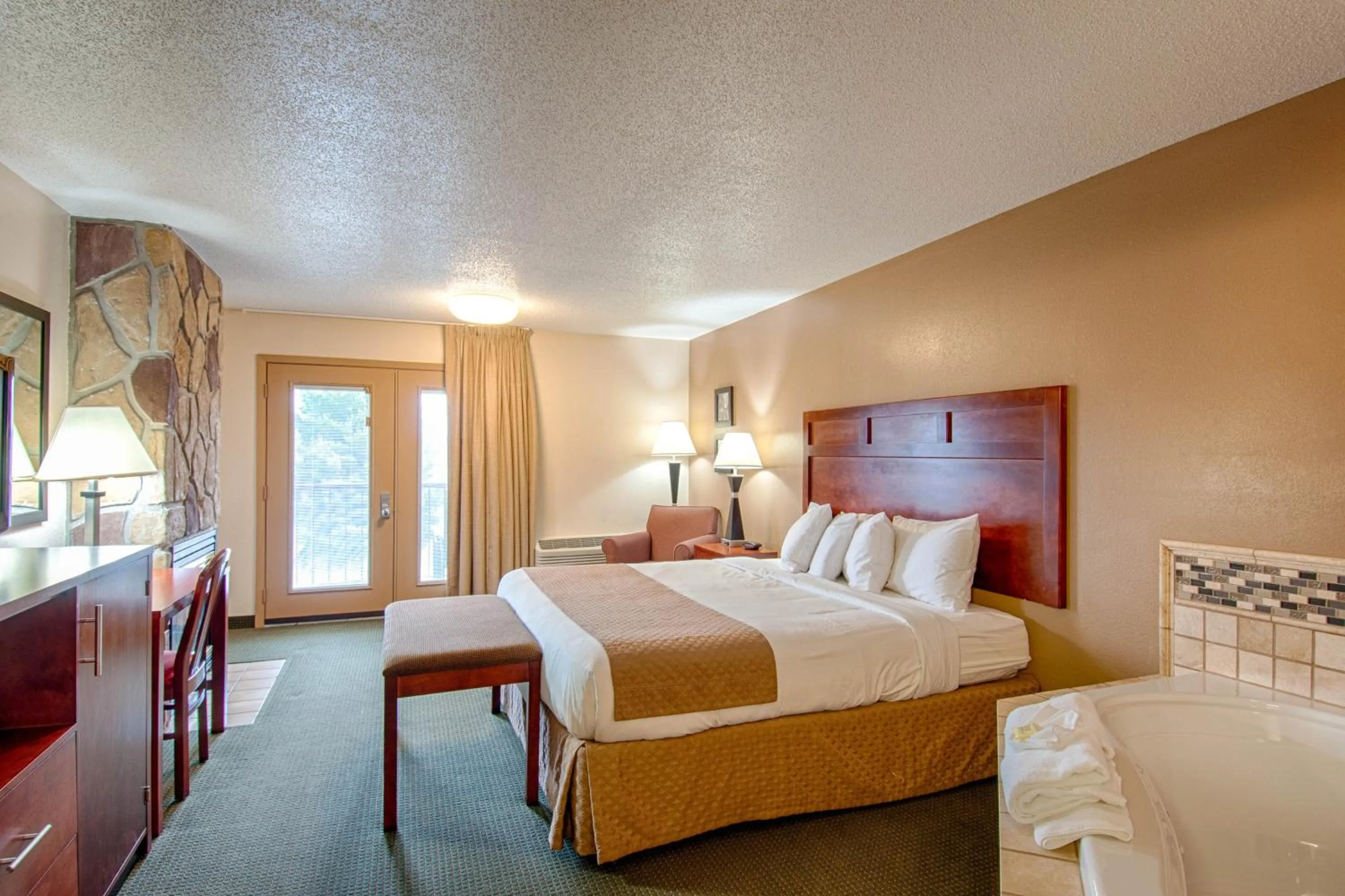Bedroom, Bed in Park Tower Inn