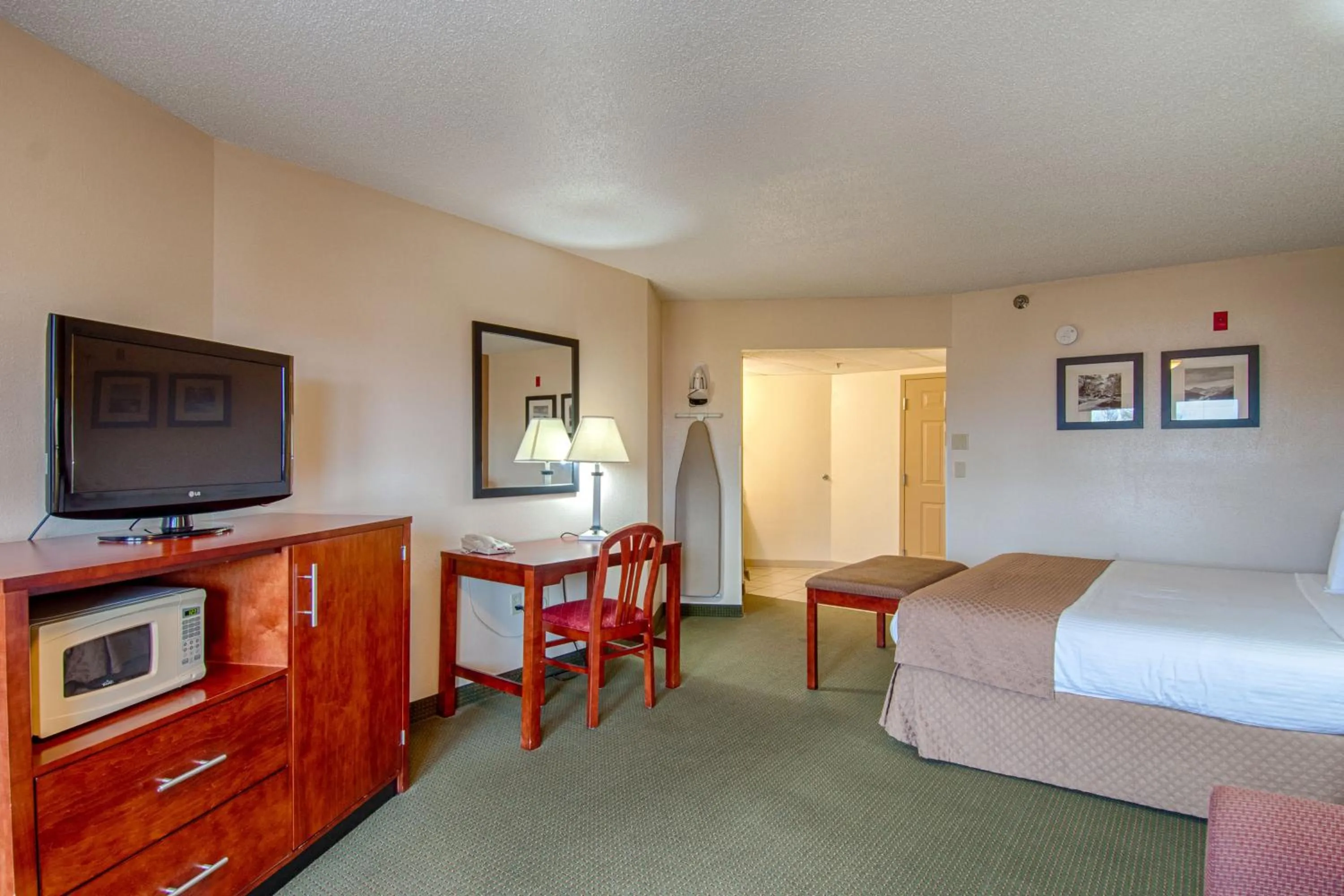 TV and multimedia in Park Tower Inn