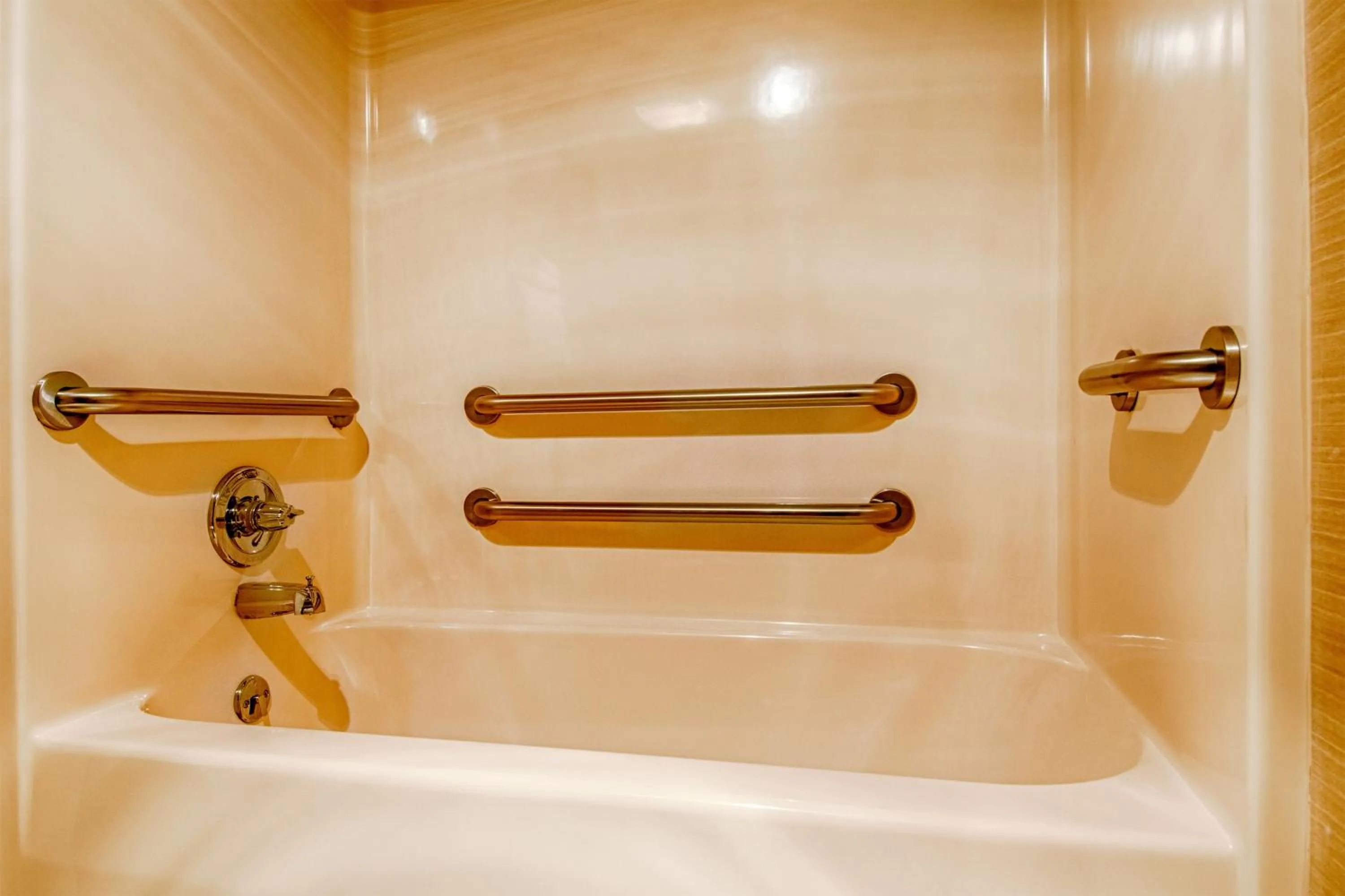 Bath in Park Tower Inn