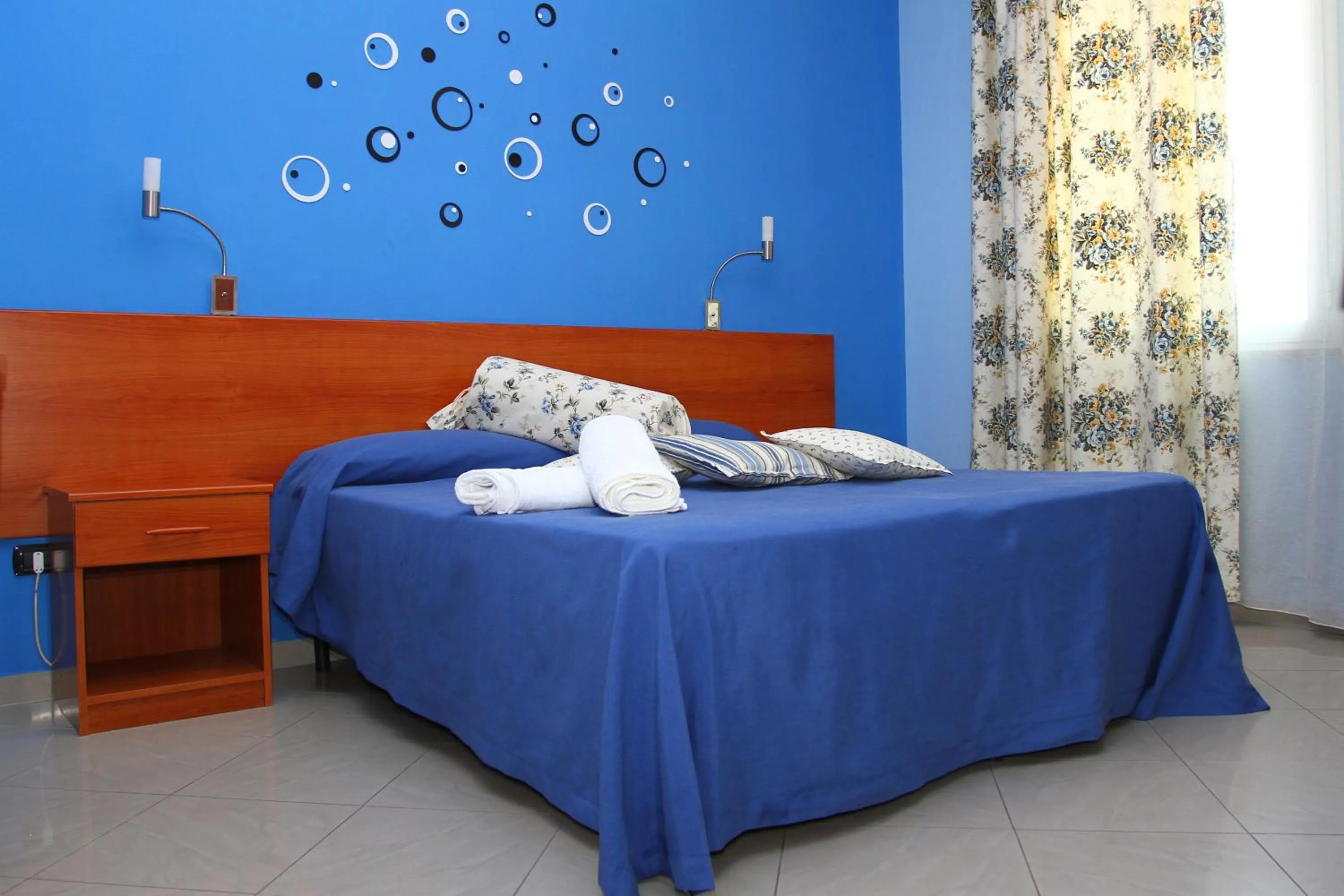 Photo of the whole room, Bed in Sweet Home B&B