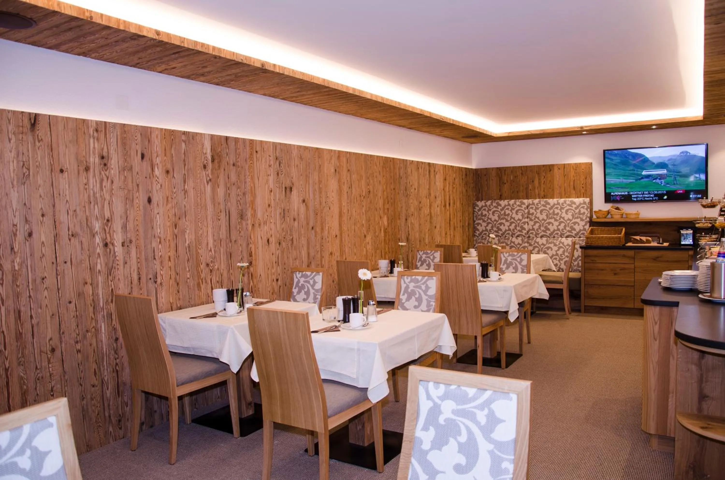 Restaurant/places to eat in Hotel Garni Mirabell