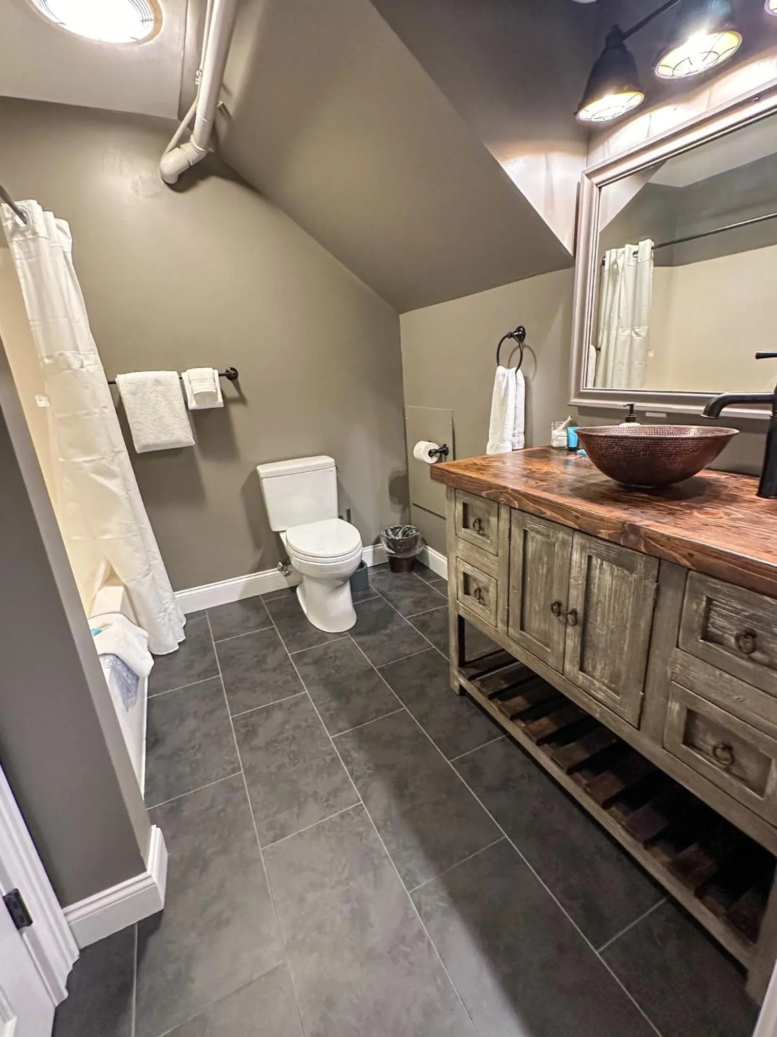 Bathroom in The Black Walnut Inn