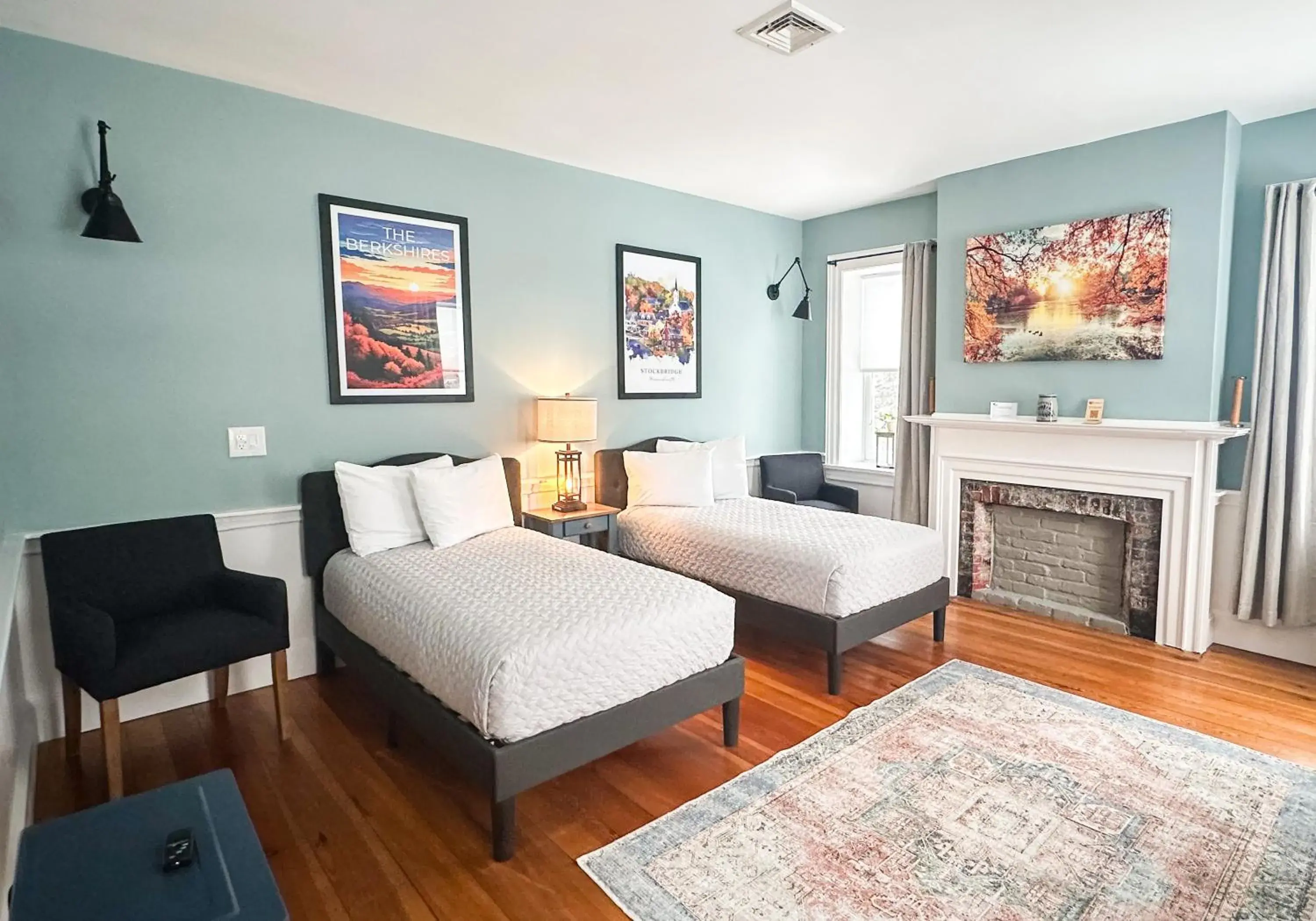 Standard Twin Room in The Black Walnut Inn Standard Twin Room in The Black Walnut Inn