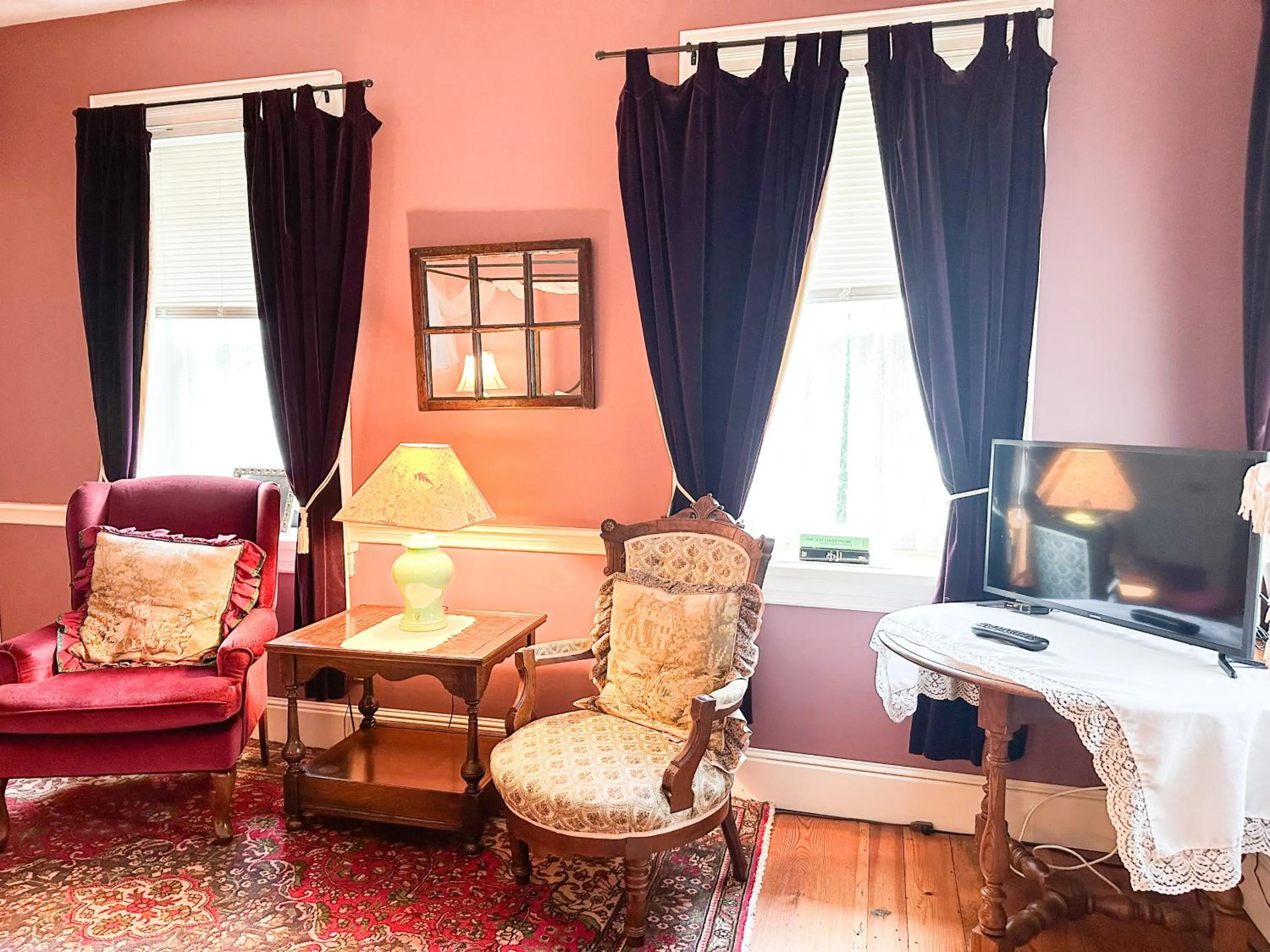 TV and multimedia in The Black Walnut Inn