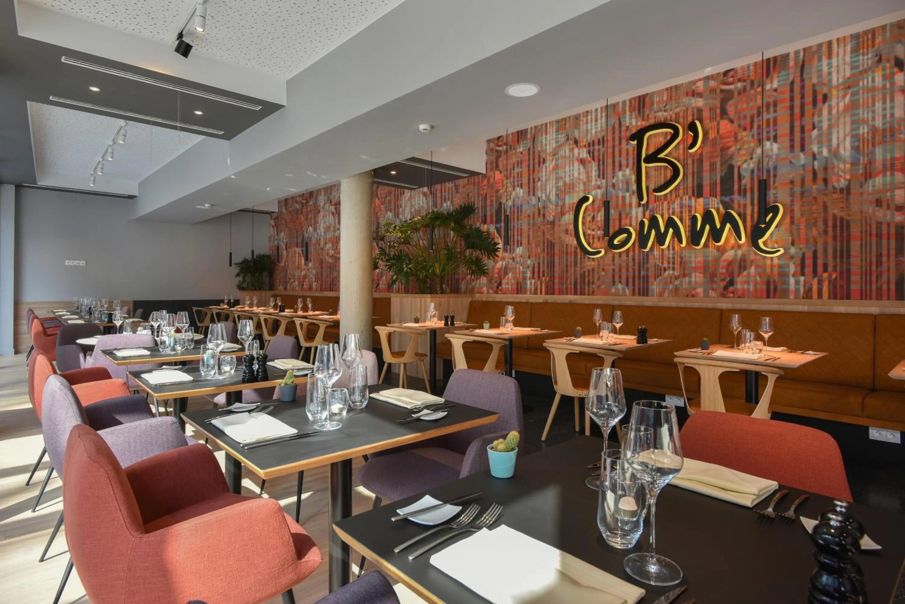 Restaurant/places to eat in Martin's All Suites