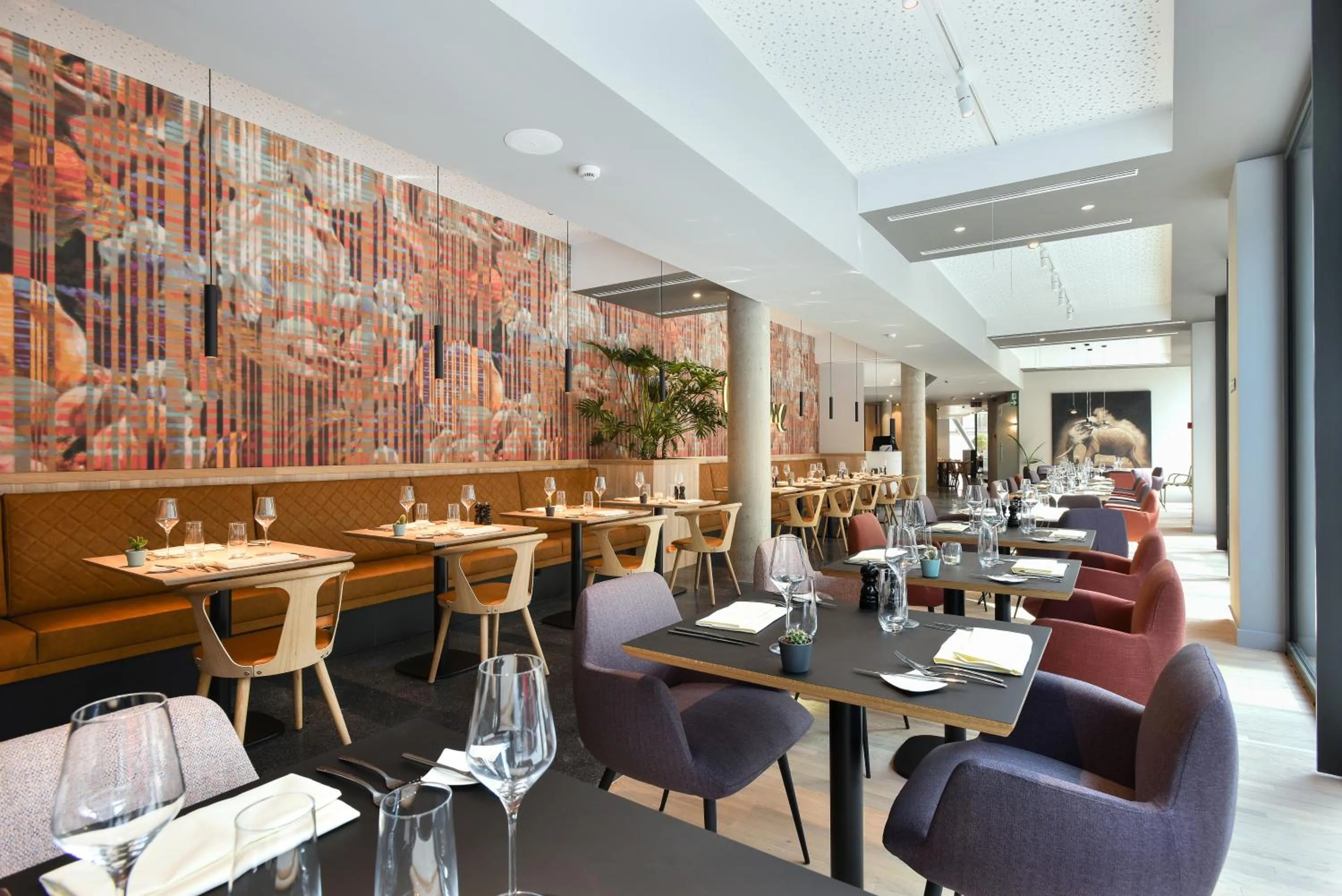 Restaurant/places to eat in Martin's All Suites