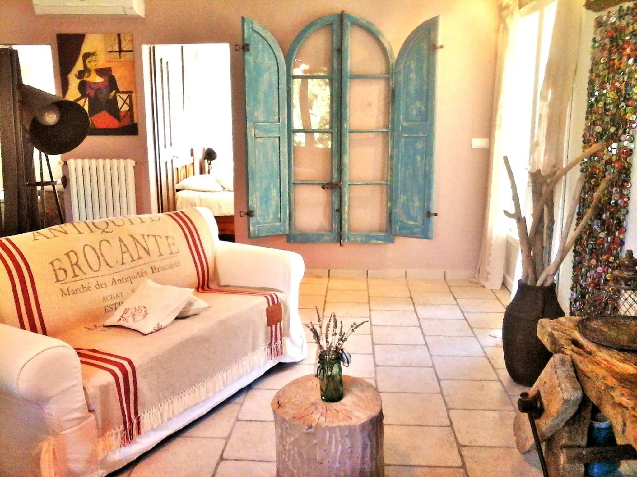 Living room in les trésors de malle mialle