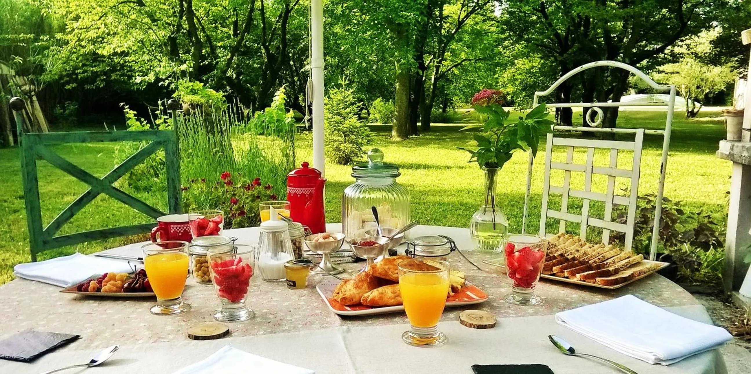 People in les trésors de malle mialle