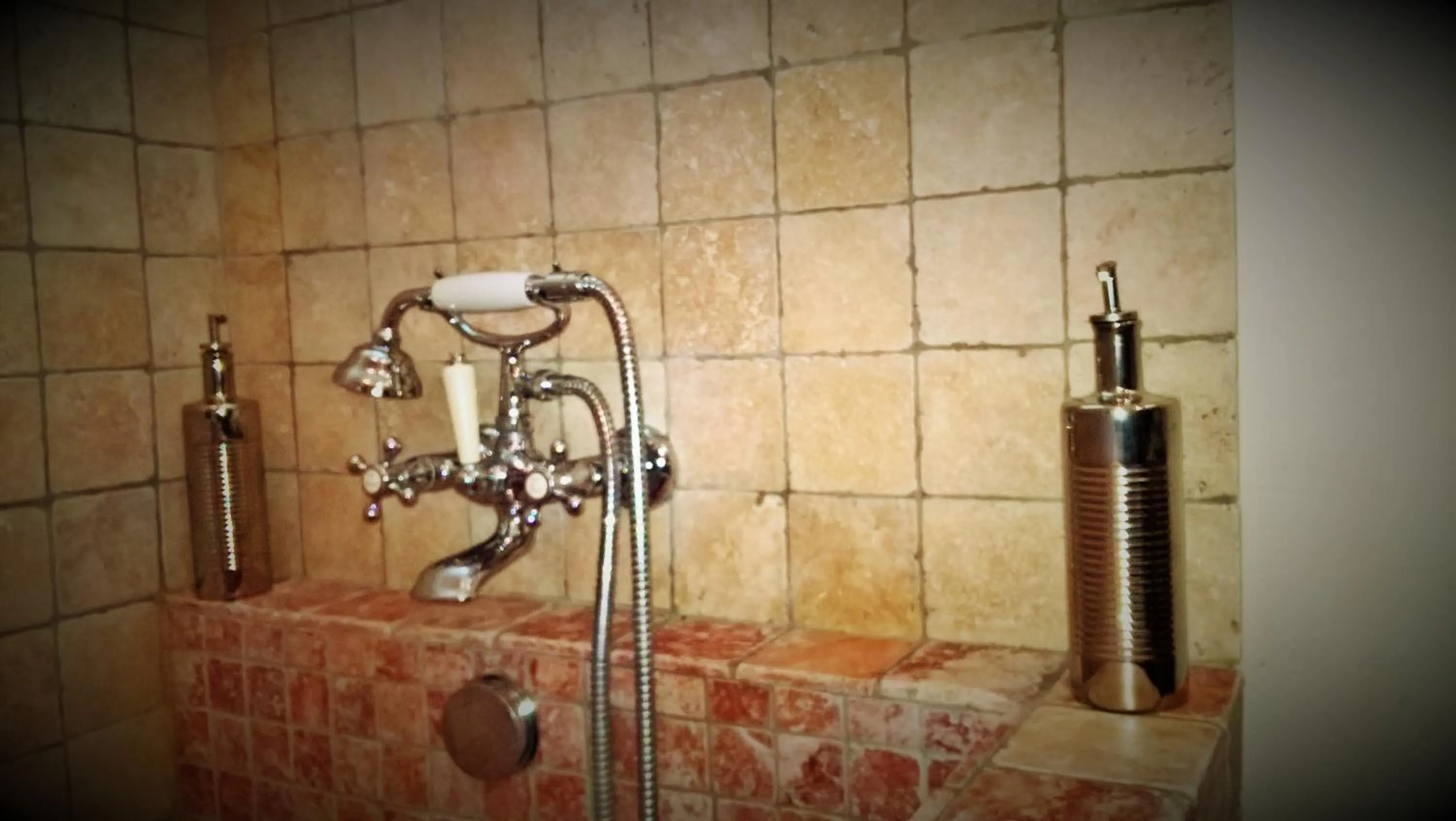 Bathroom in les trésors de malle mialle