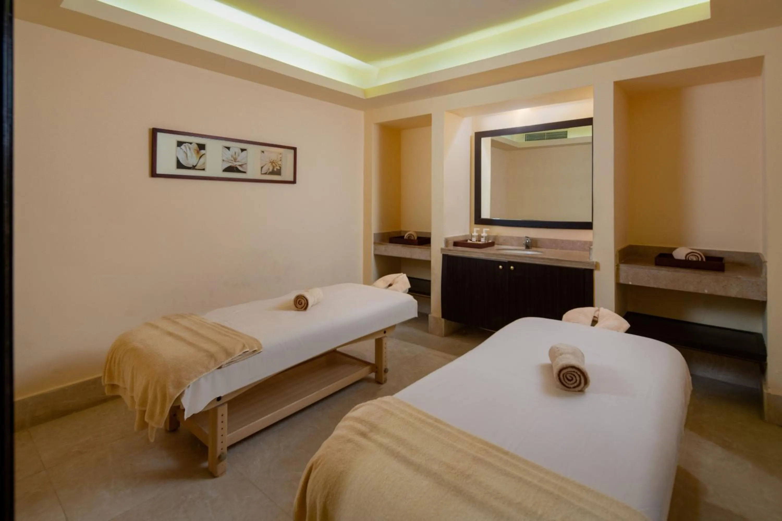 Spa and wellness centre/facilities, Bed in JAZ Oriental, Almaza Bay