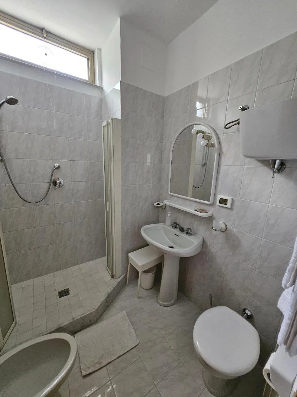 Shower in Albergo Nyers