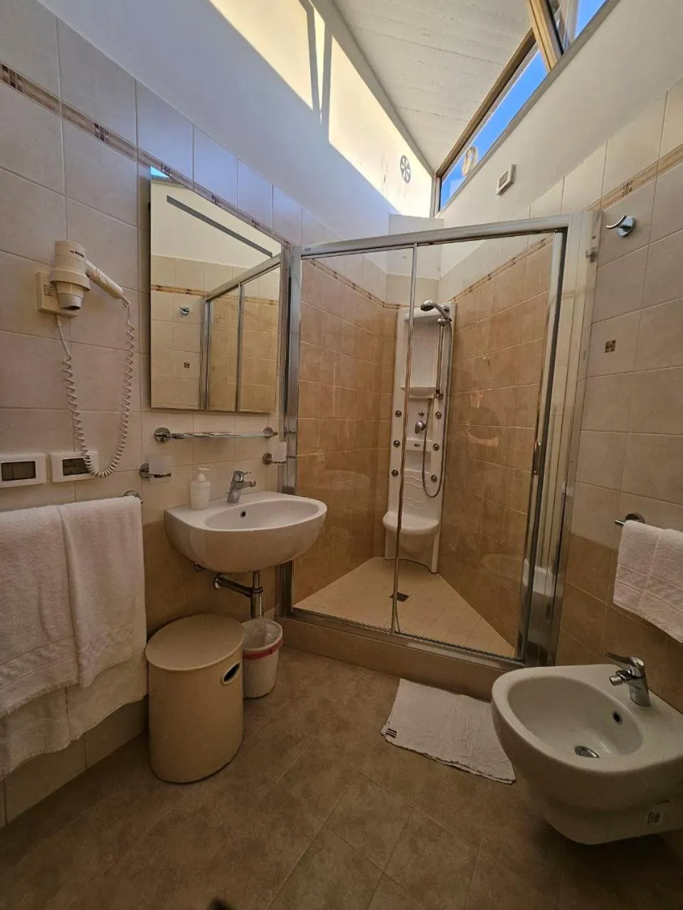 Shower in Albergo Nyers