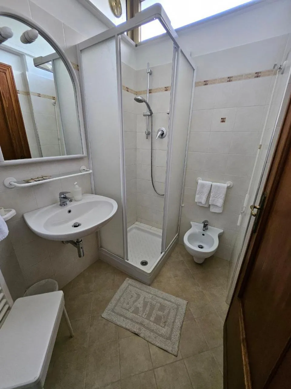 Shower in Albergo Nyers