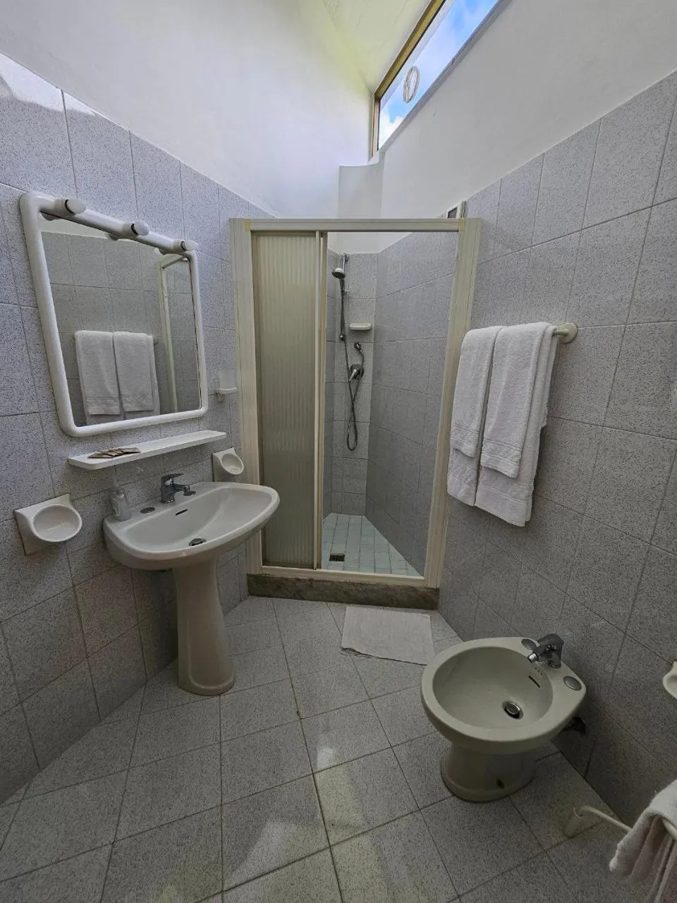 Shower in Albergo Nyers