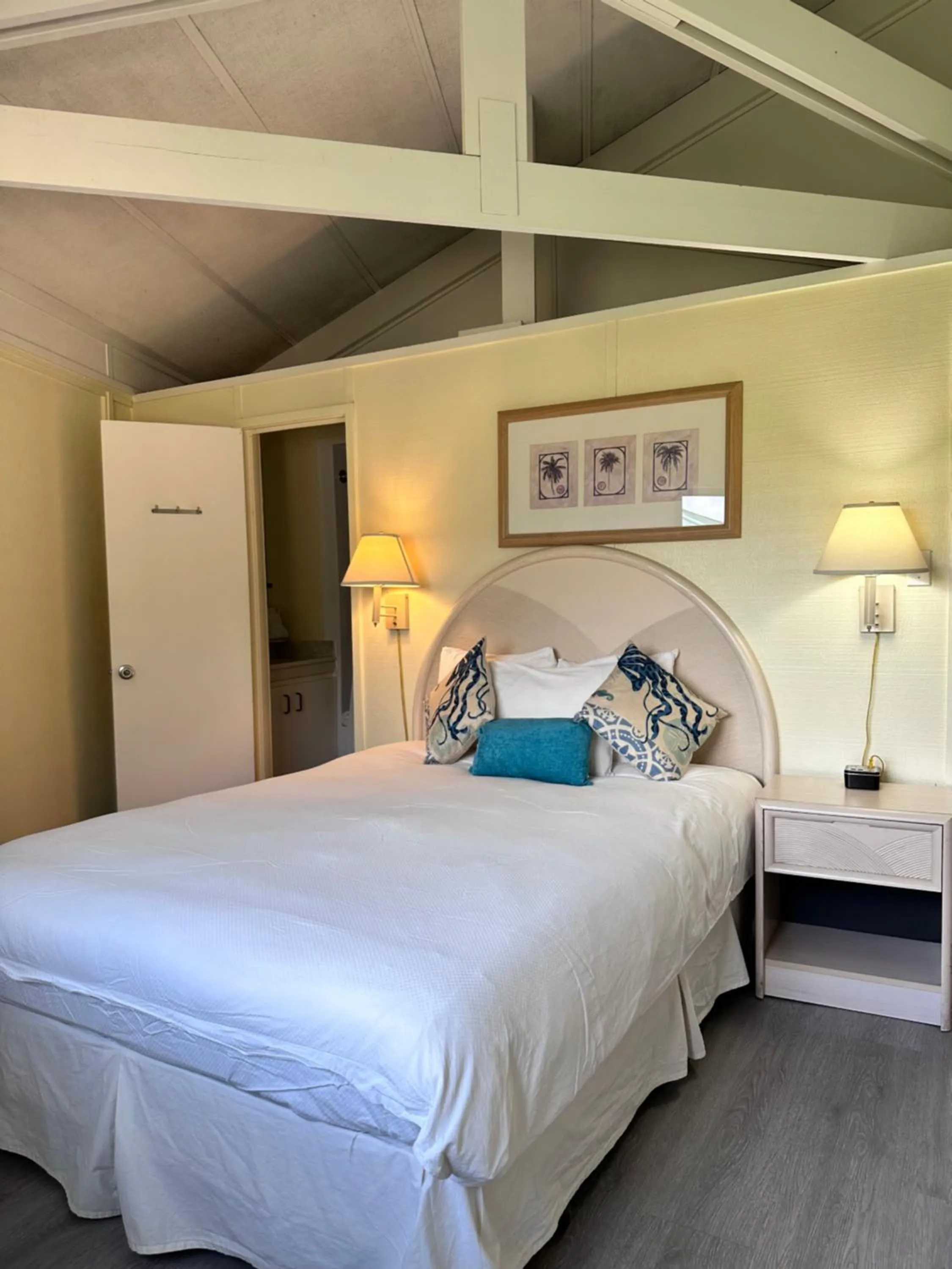 Bedroom, Bed in Coco Plum Beach & Tennis Club & Marina