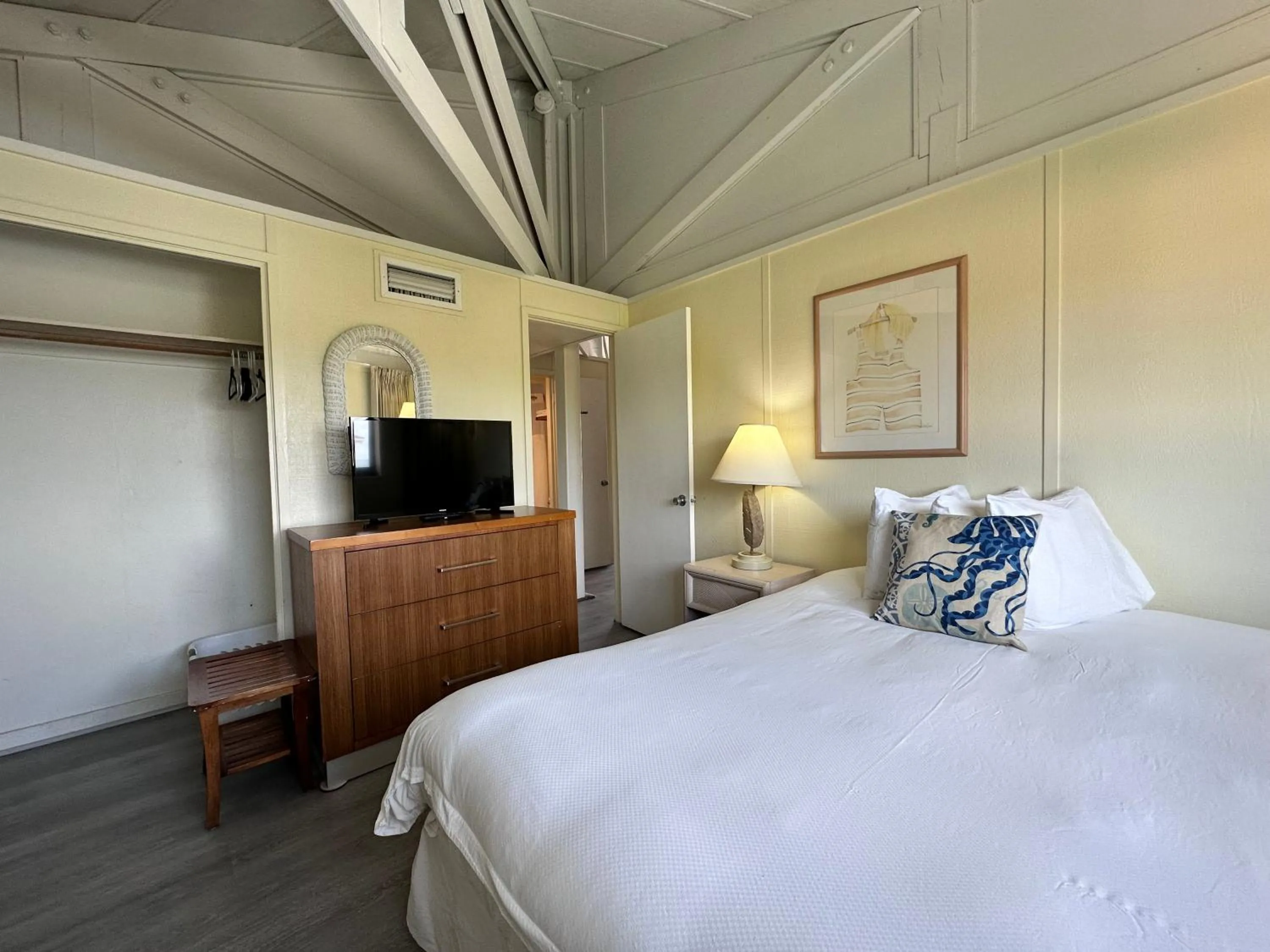 Bedroom, Bed in Coco Plum Beach & Tennis Club & Marina