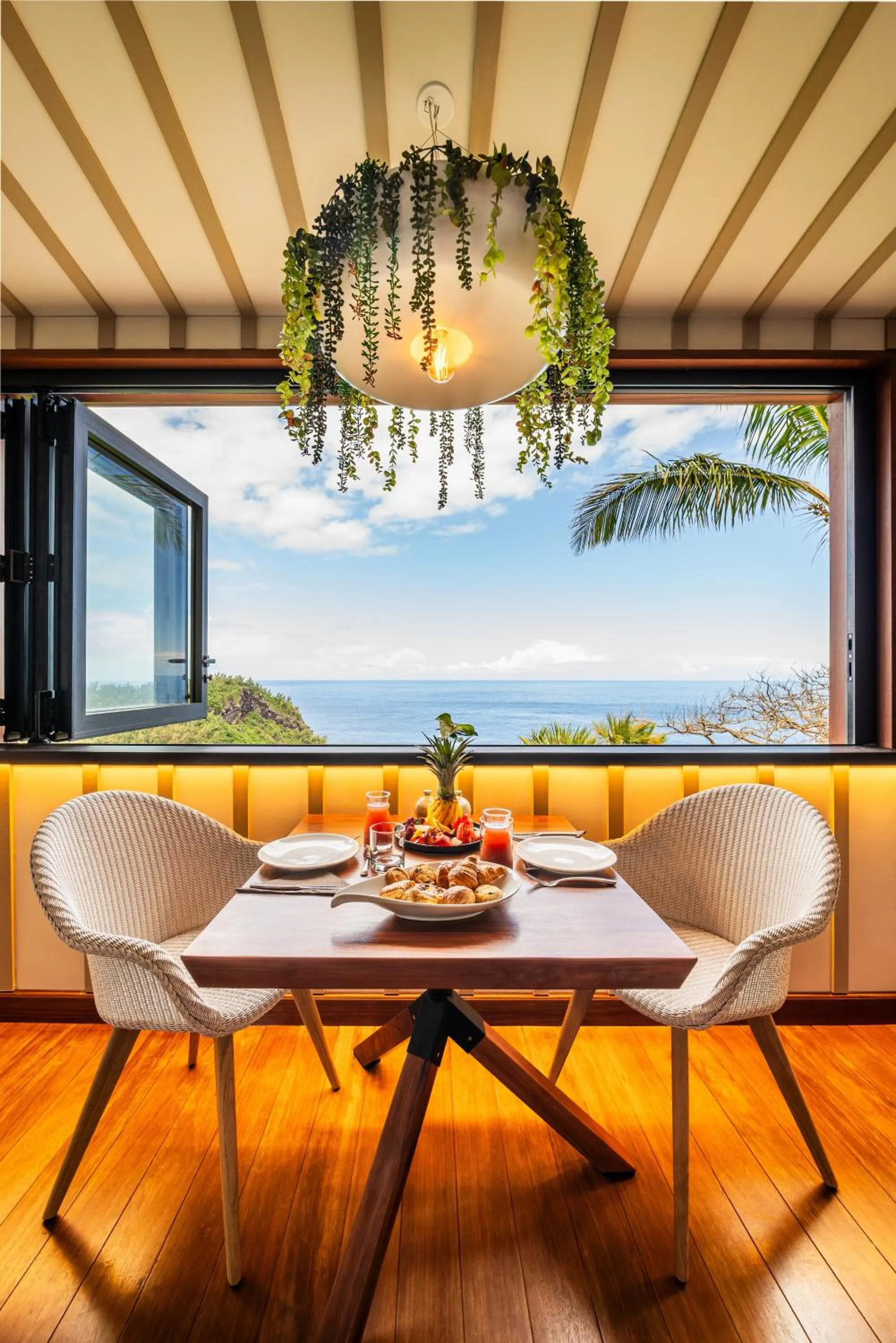 Restaurant/places to eat in Palm Hotel & Spa