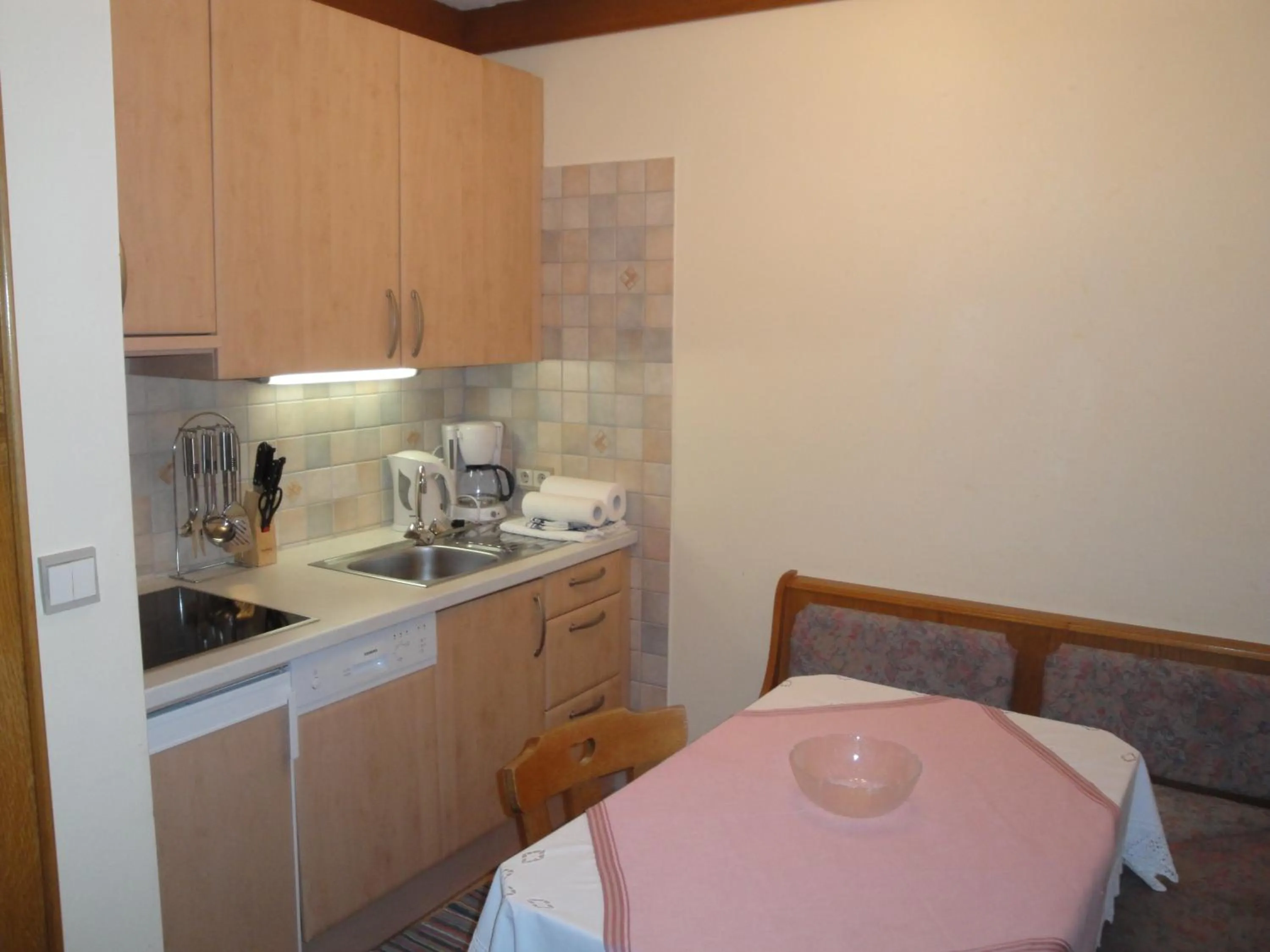 Kitchen or kitchenette in Pension & Appartement Steinwender