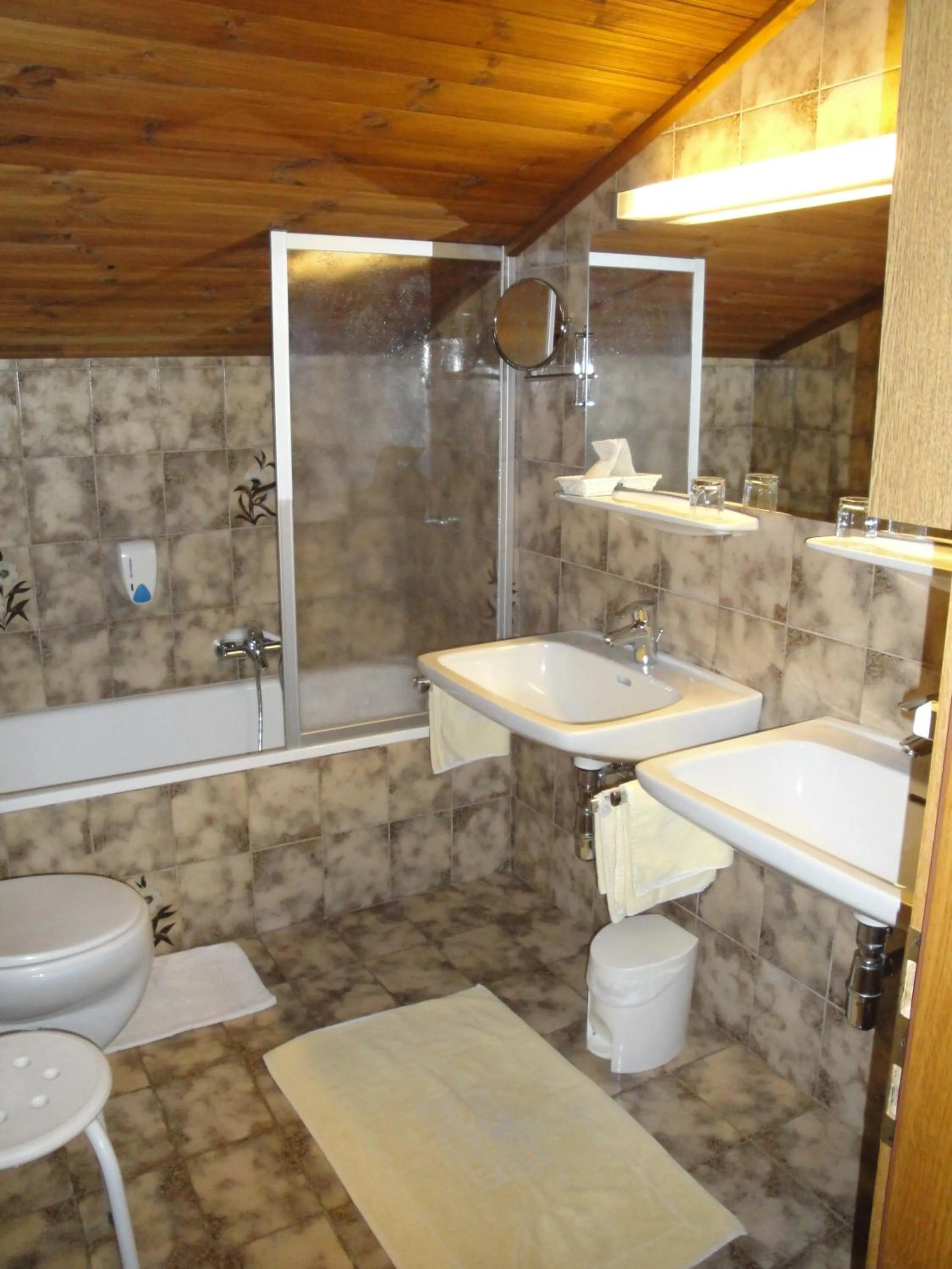 Bathroom in Pension & Appartement Steinwender
