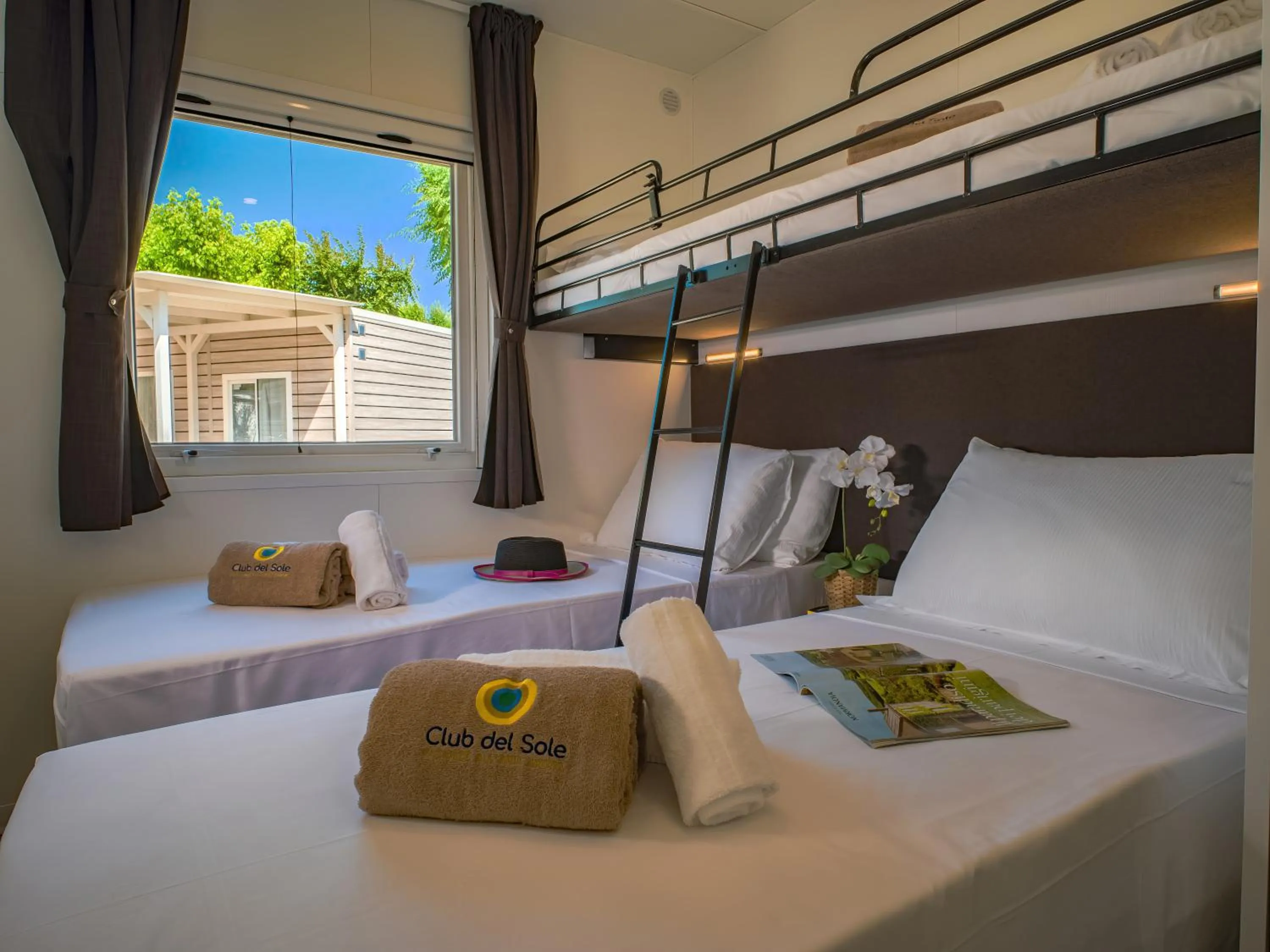 Bedroom, Bed in Club del Sole Tenuta Primero Grado Family Collection