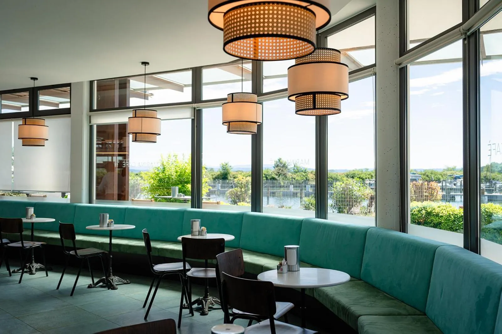 Food and drinks in Club del Sole Tenuta Primero Grado Family Collection