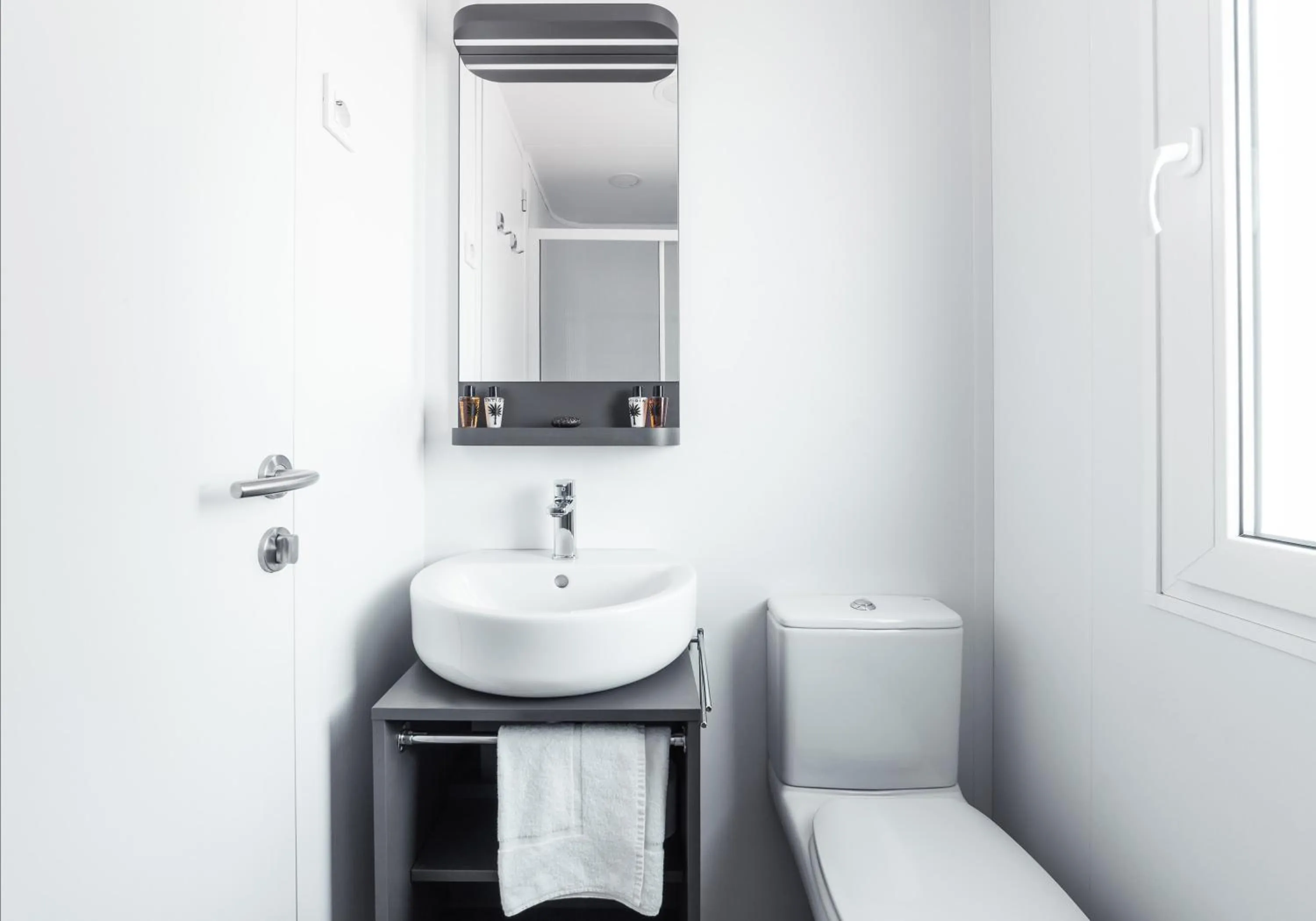 Shower in Club del Sole Tenuta Primero Grado Family Collection