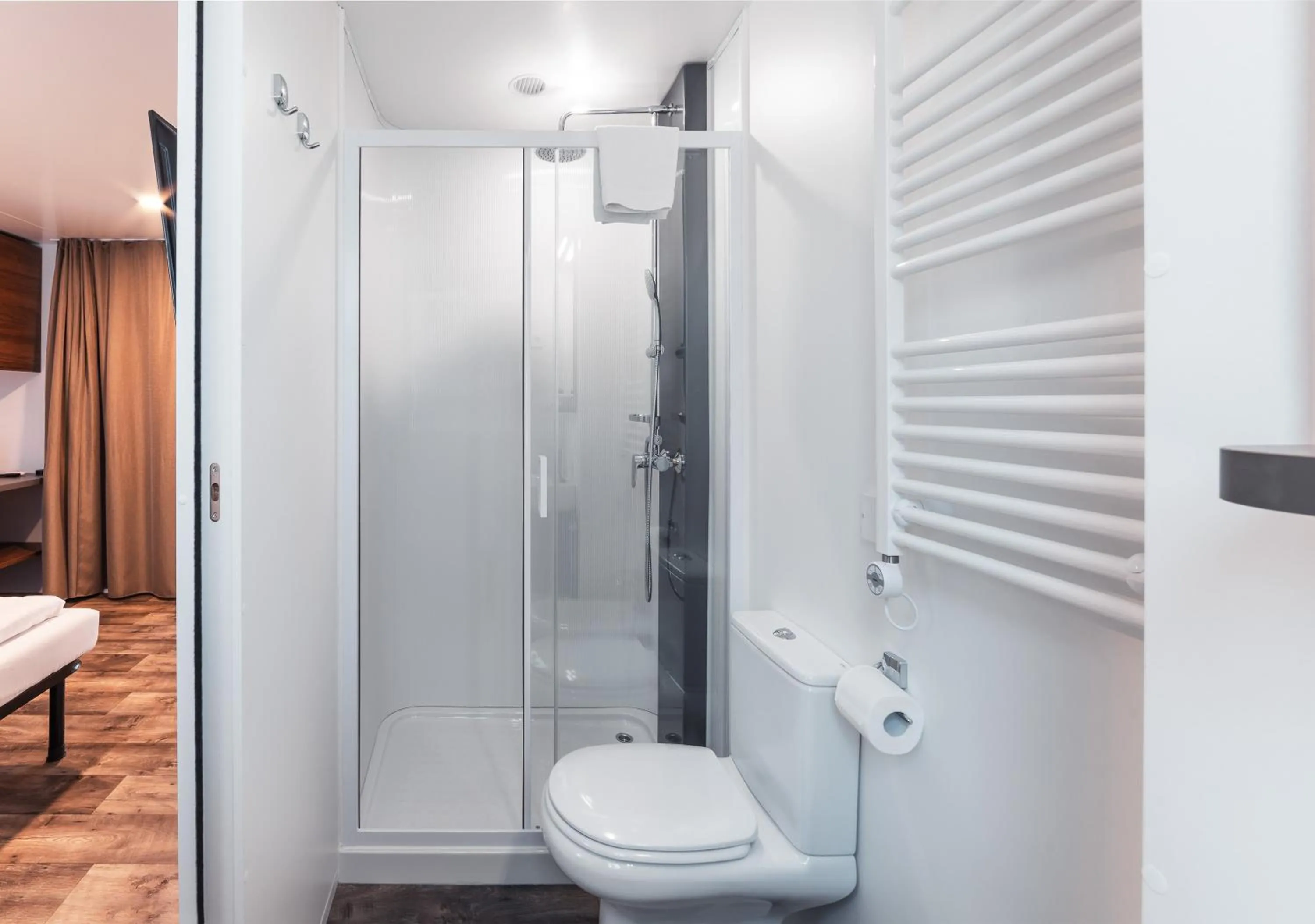 Shower in Club del Sole Tenuta Primero Grado Family Collection