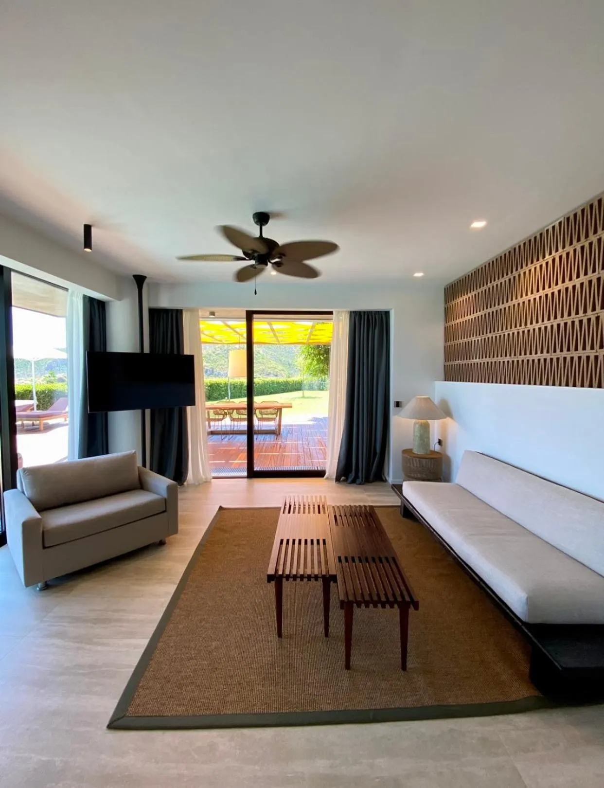 Living room, Bed in Thalatta Seaside Hotel