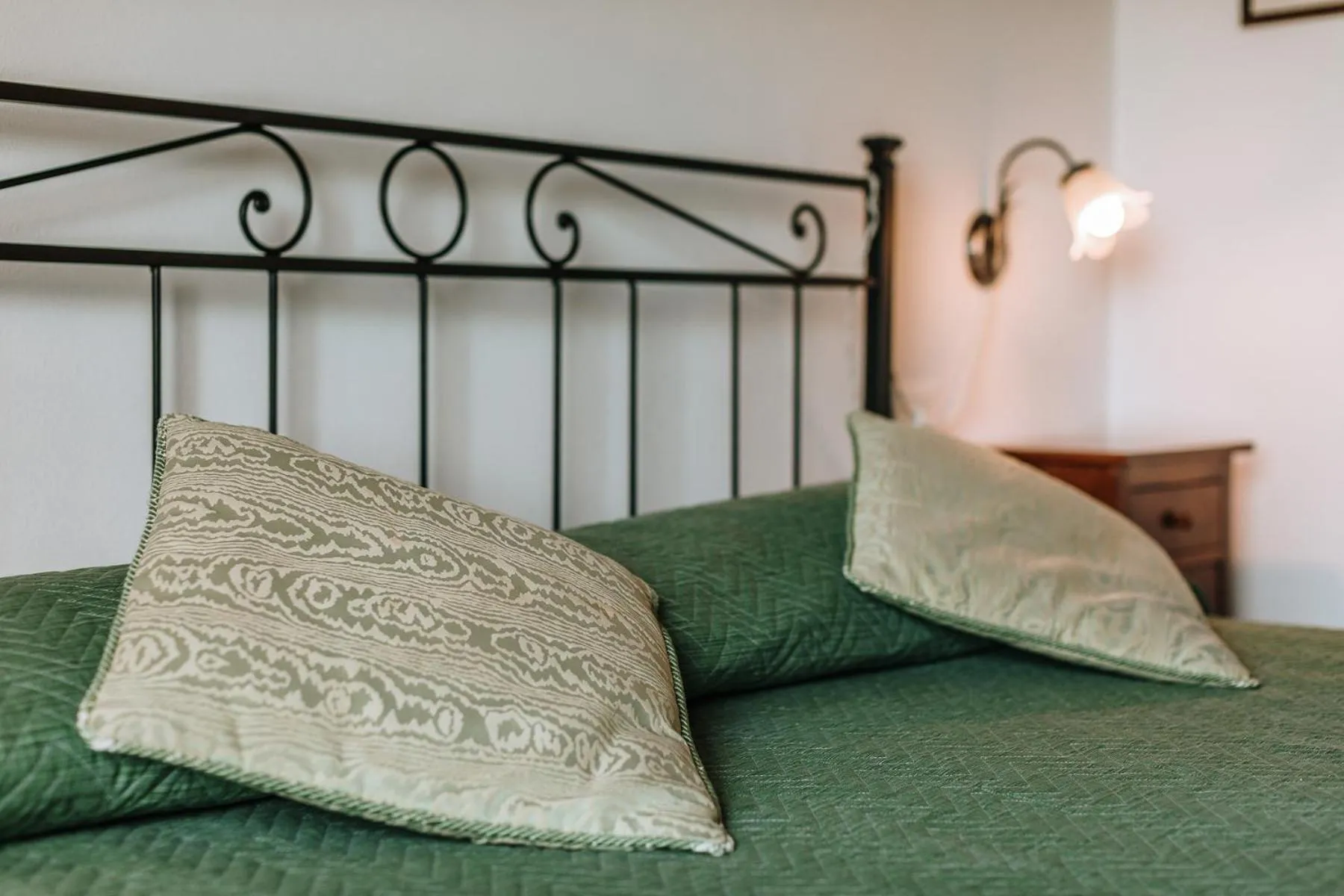 Decorative detail, Bed in Villa Di Sotto