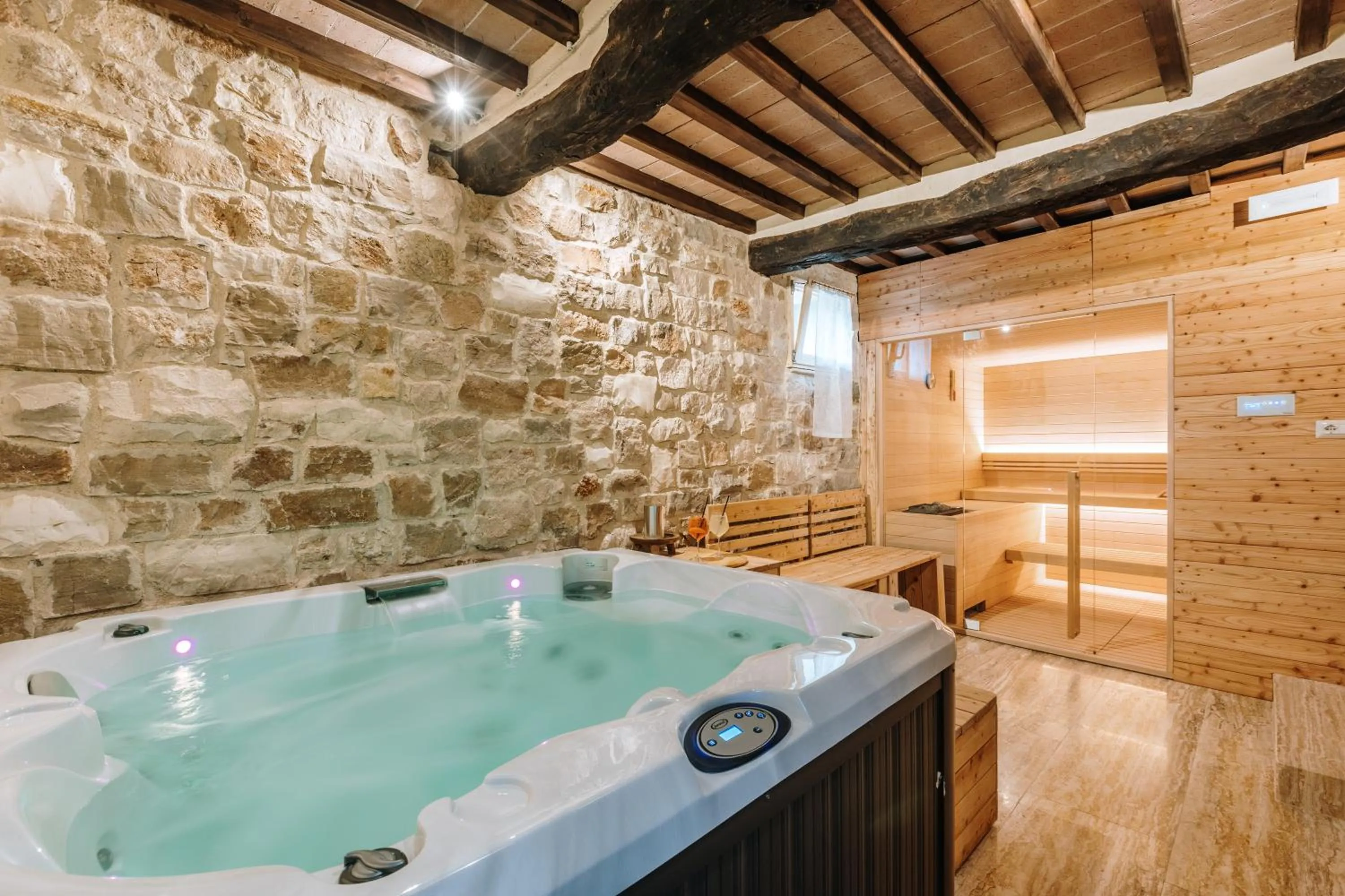 Hot Tub in Villa Di Sotto