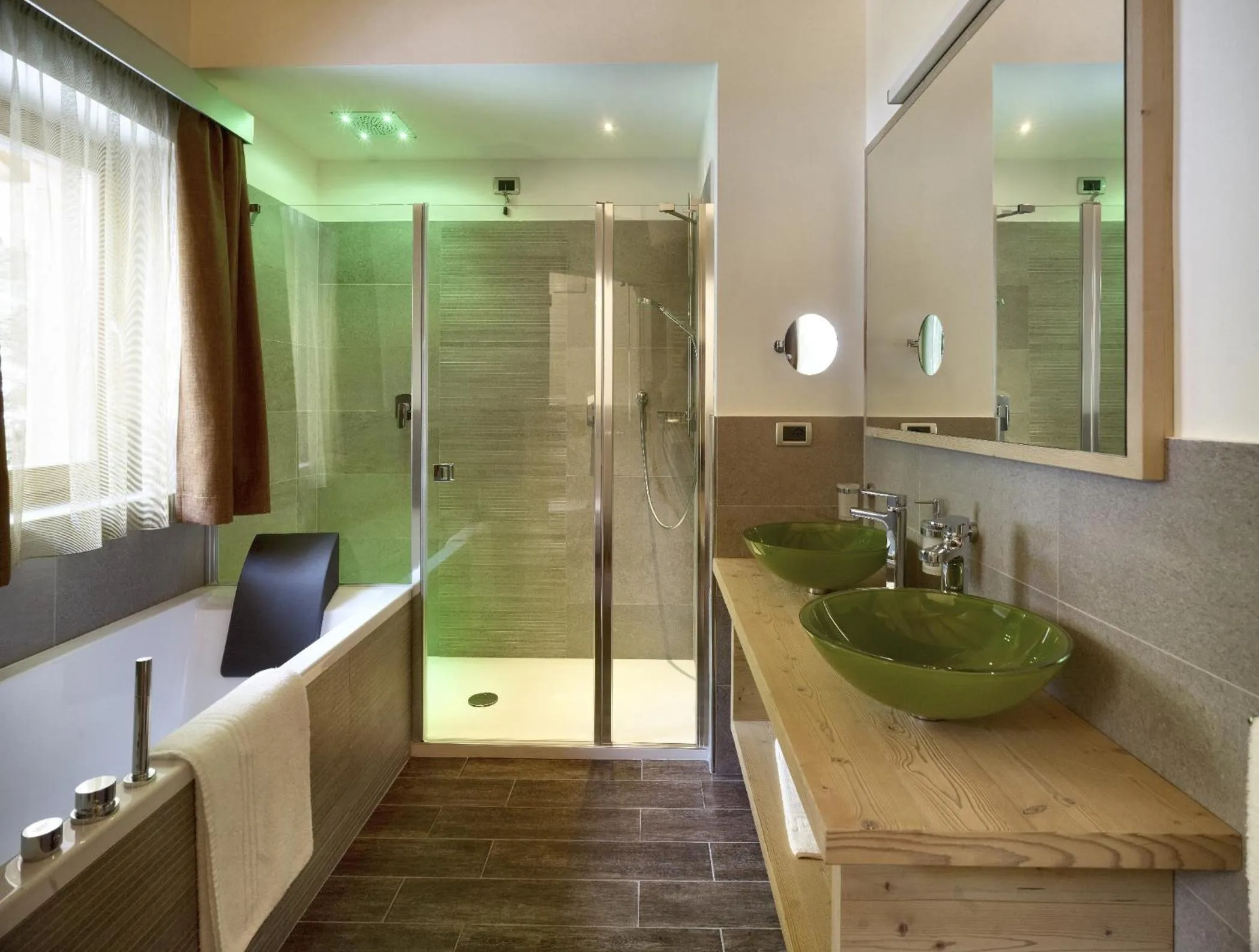 Day in Color Home Suite Apartments