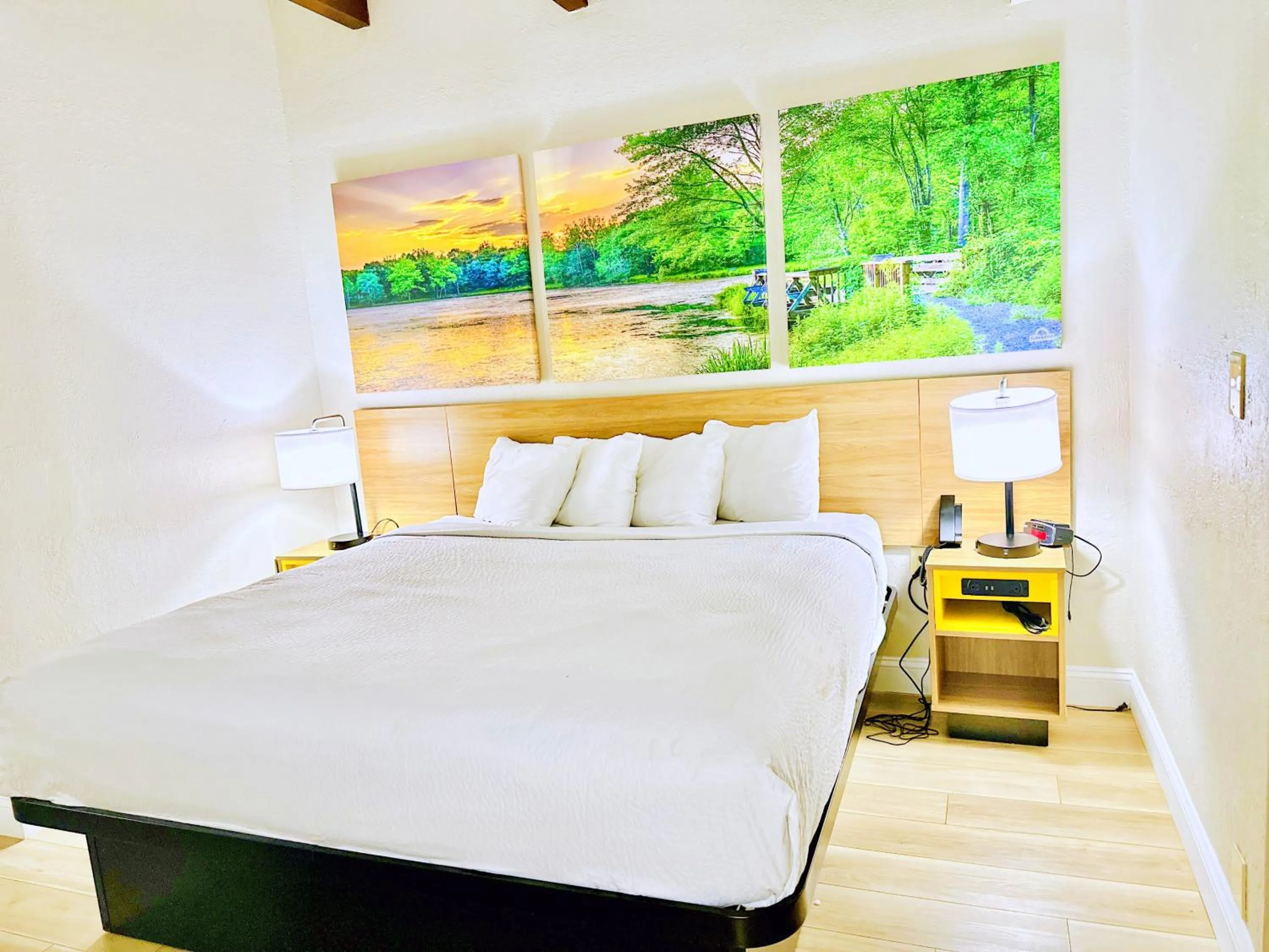 Bed in Days Inn by Wyndham Rutland/Killington Area