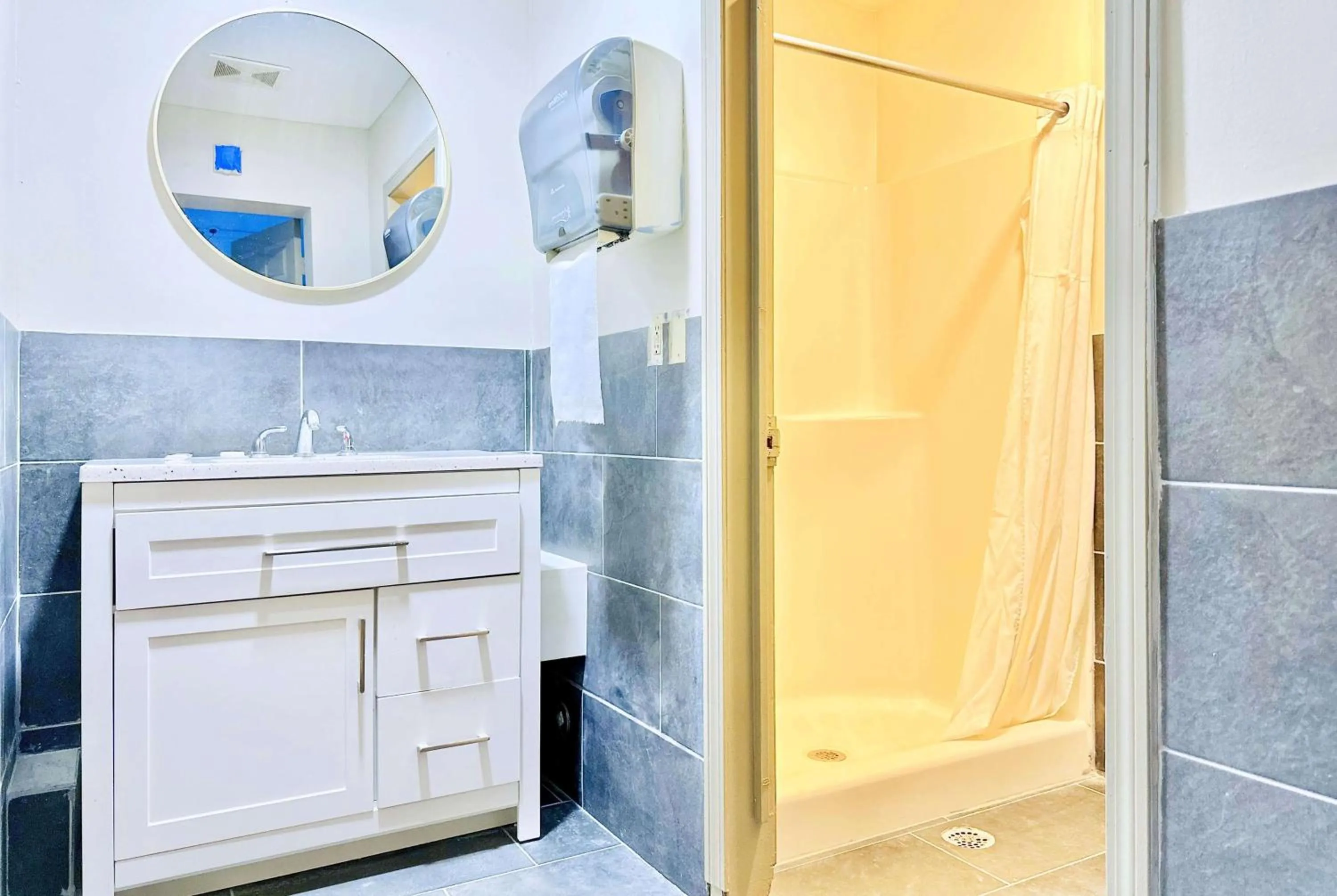 Bathroom in Days Inn by Wyndham Rutland/Killington Area