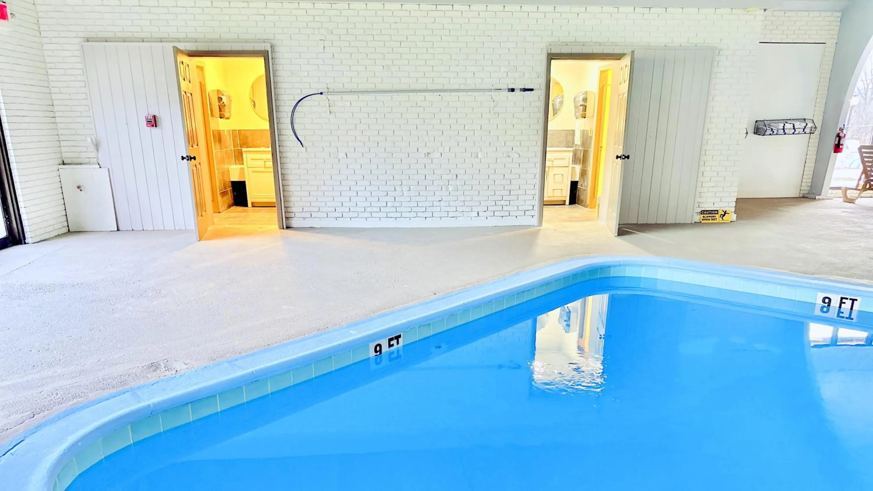 Swimming pool in Days Inn by Wyndham Rutland/Killington Area